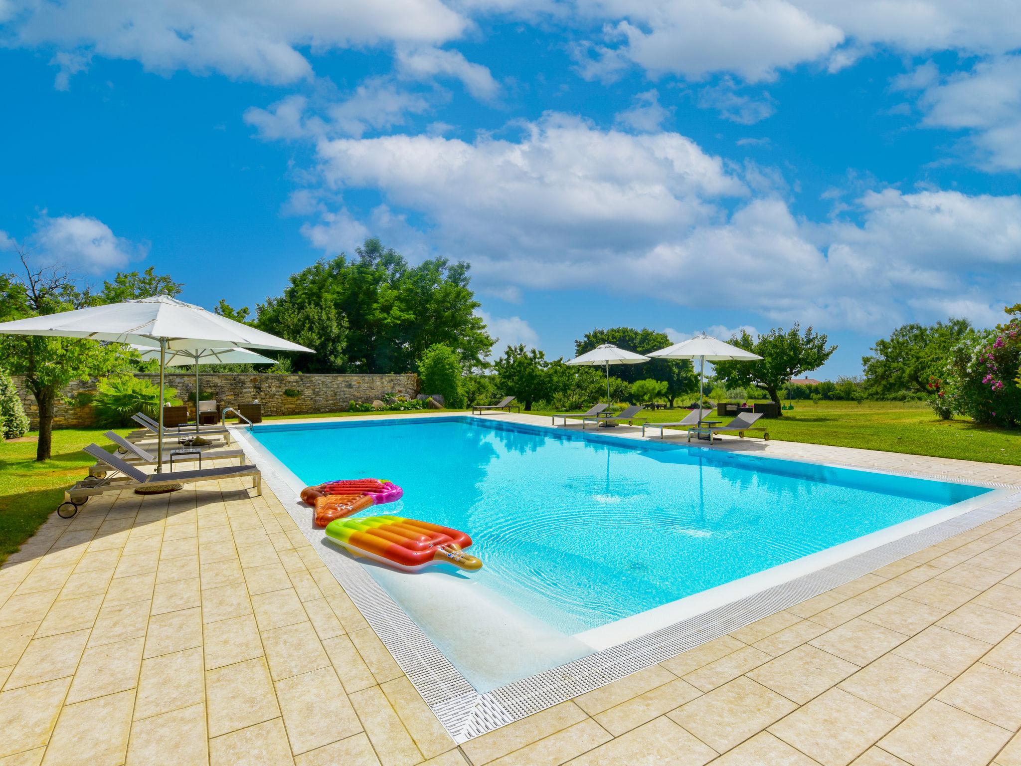 Photo 2 - Appartement de 2 chambres à Kaštelir-Labinci avec piscine et jardin