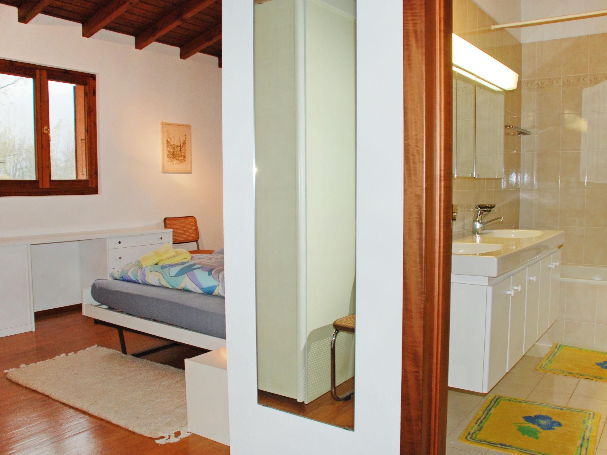 Foto 18 - Casa con 4 camere da letto a Lugano con giardino e vista sulle montagne