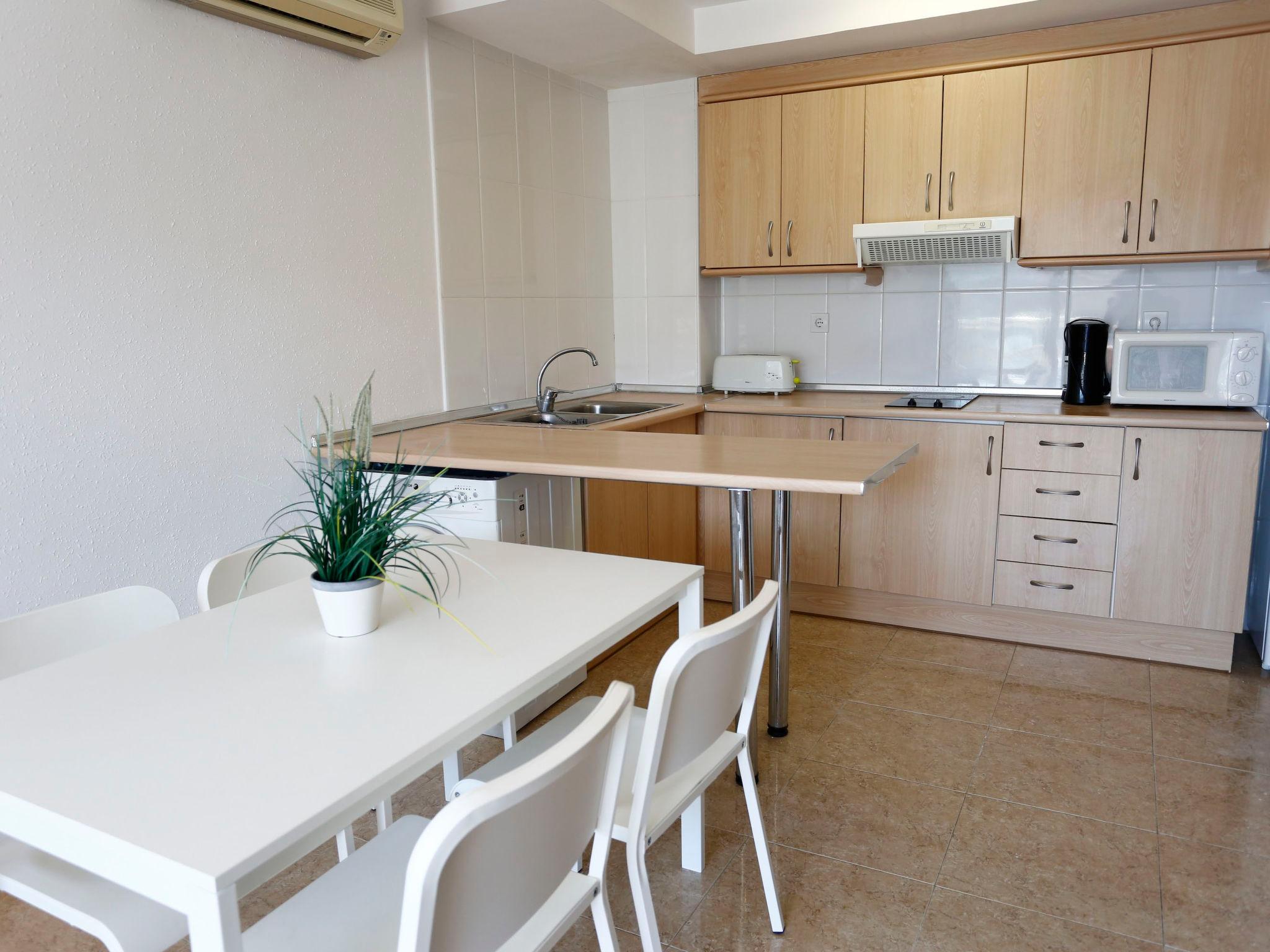 Photo 9 - 2 bedroom Apartment in Salou with swimming pool and terrace