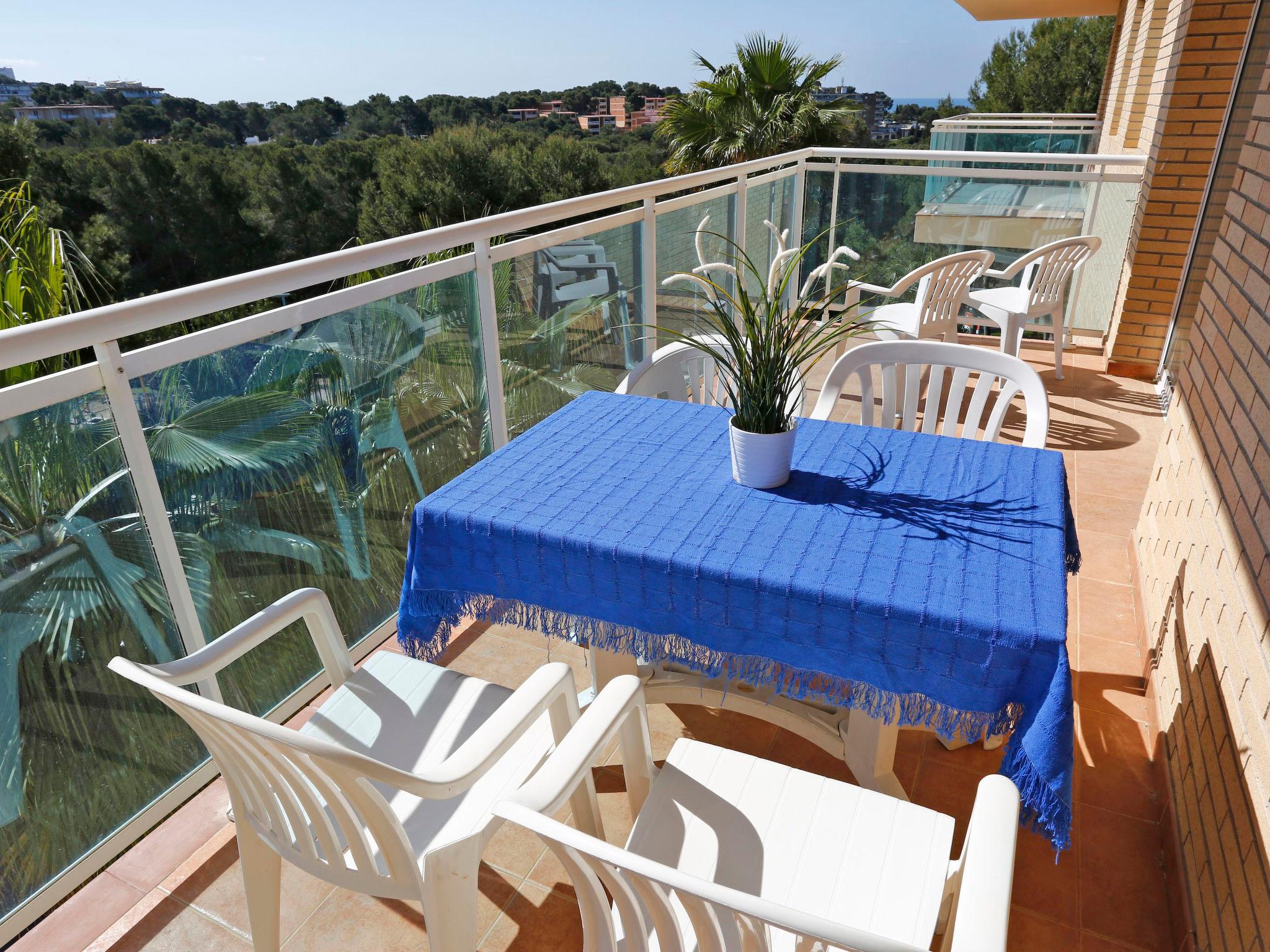 Photo 2 - 2 bedroom Apartment in Salou with swimming pool and sea view