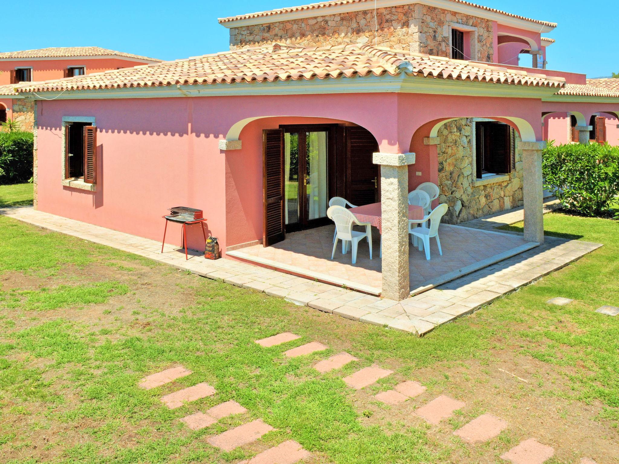 Foto 1 - Apartamento de 2 quartos em San Teodoro com terraço e vistas do mar