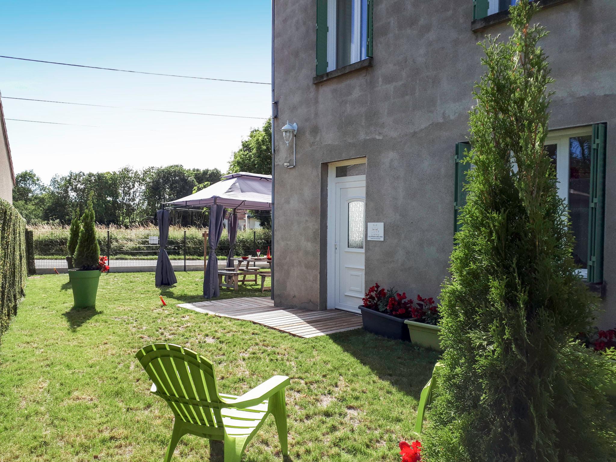 Photo 10 - Maison de 2 chambres à Blot-l'Église avec jardin