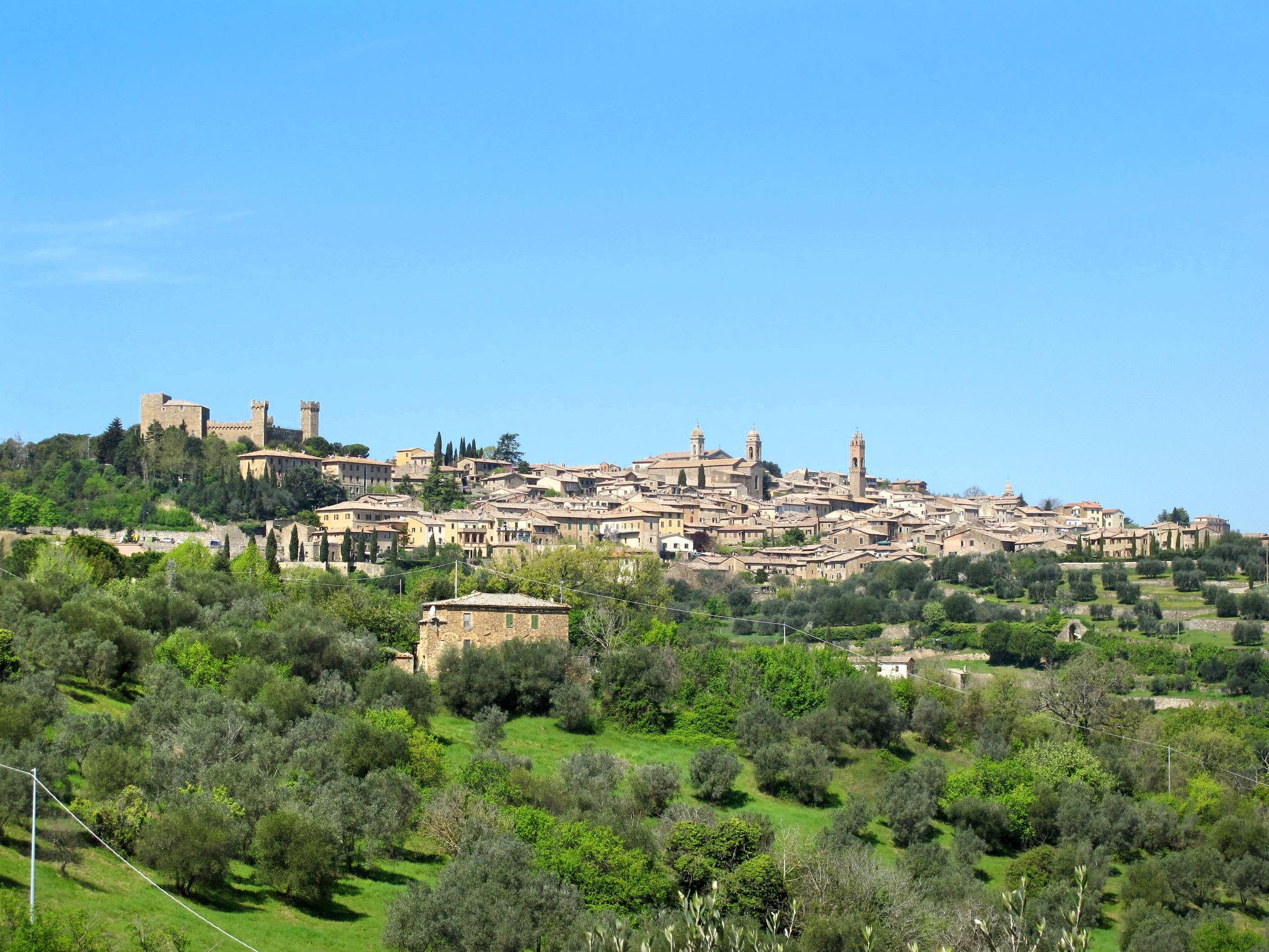 Foto 13 - Apartment mit 3 Schlafzimmern in Montalcino mit schwimmbad und terrasse