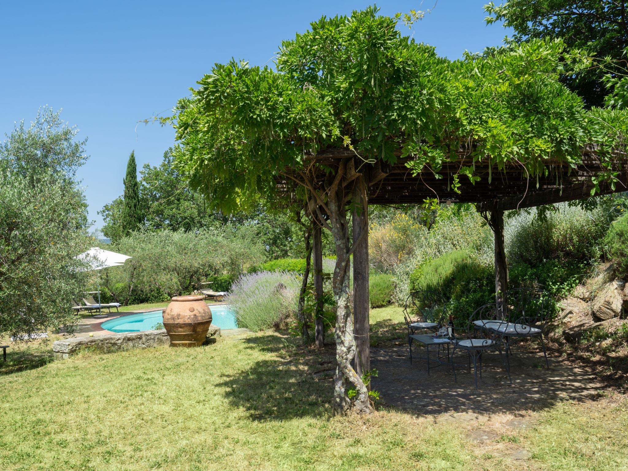 Photo 6 - 4 bedroom House in Pontassieve with private pool and garden