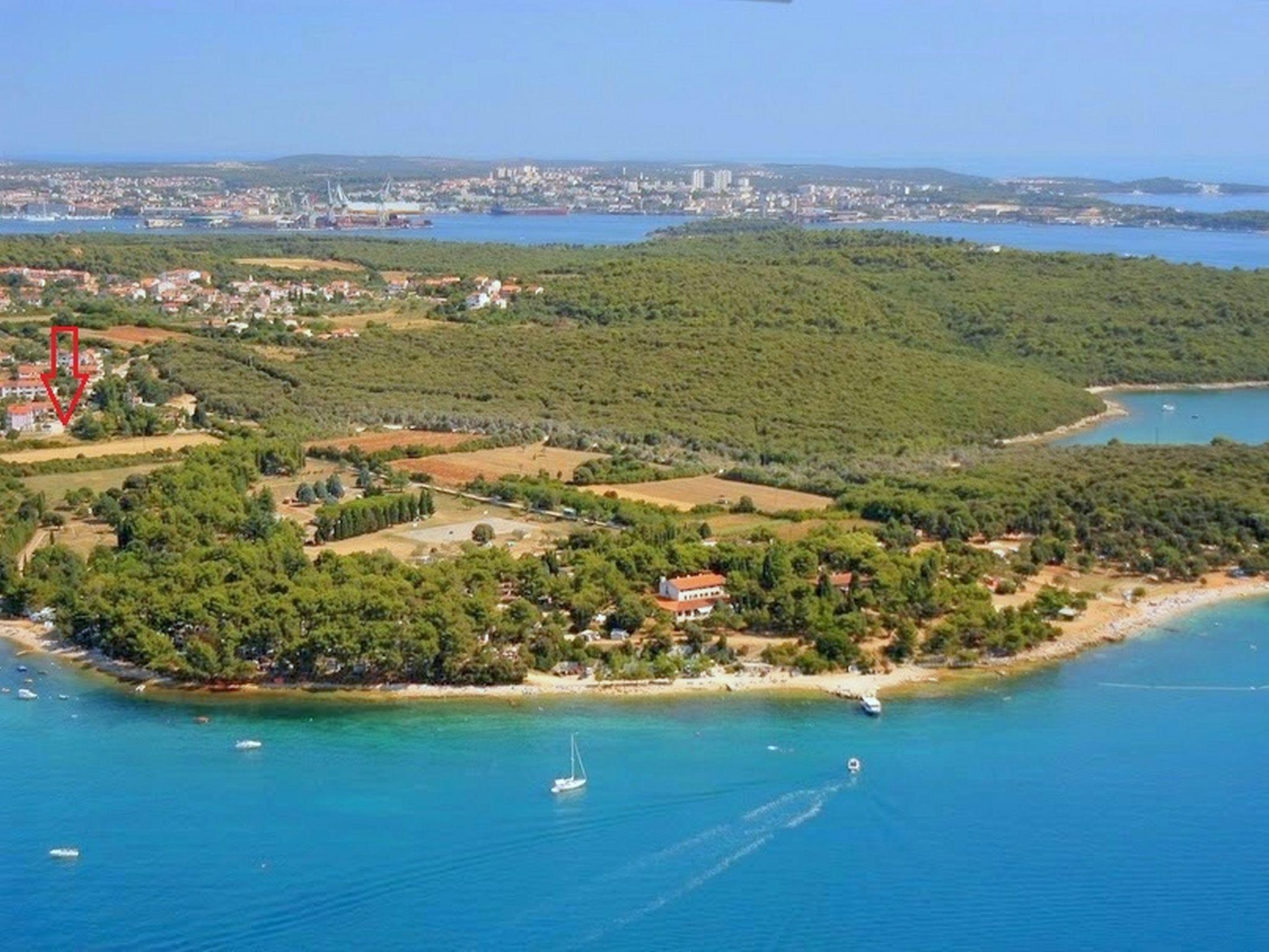 Foto 40 - Casa de 4 quartos em Pula com piscina privada e vistas do mar