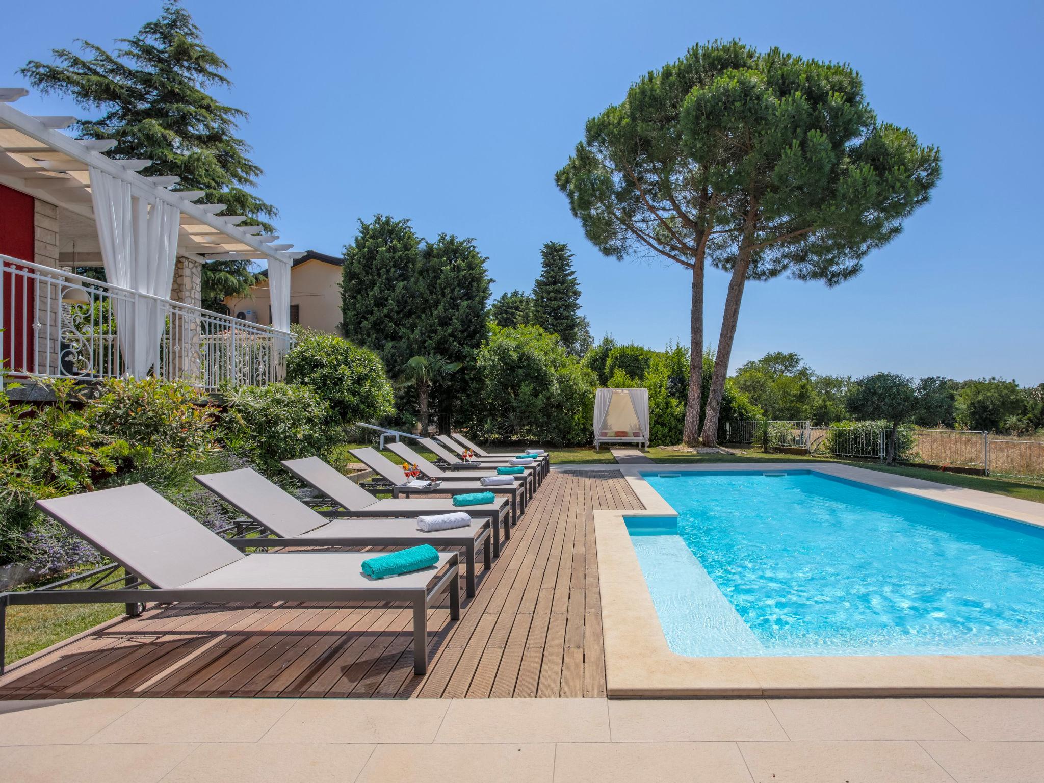 Photo 1 - Maison de 4 chambres à Pula avec piscine privée et jardin