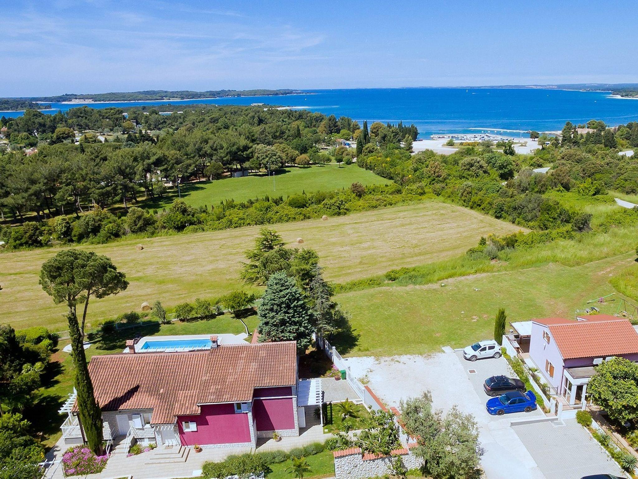 Foto 6 - Casa de 4 quartos em Pula com piscina privada e vistas do mar