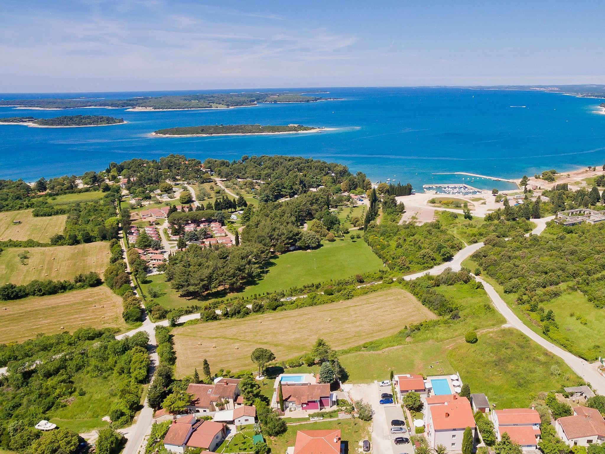 Foto 34 - Casa de 4 quartos em Pula com piscina privada e vistas do mar