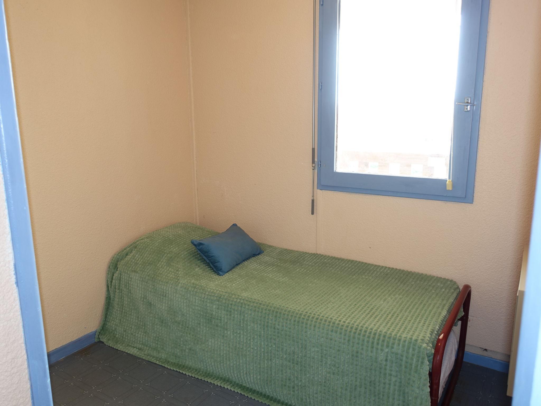 Foto 11 - Appartamento con 1 camera da letto a Gruissan con vista mare