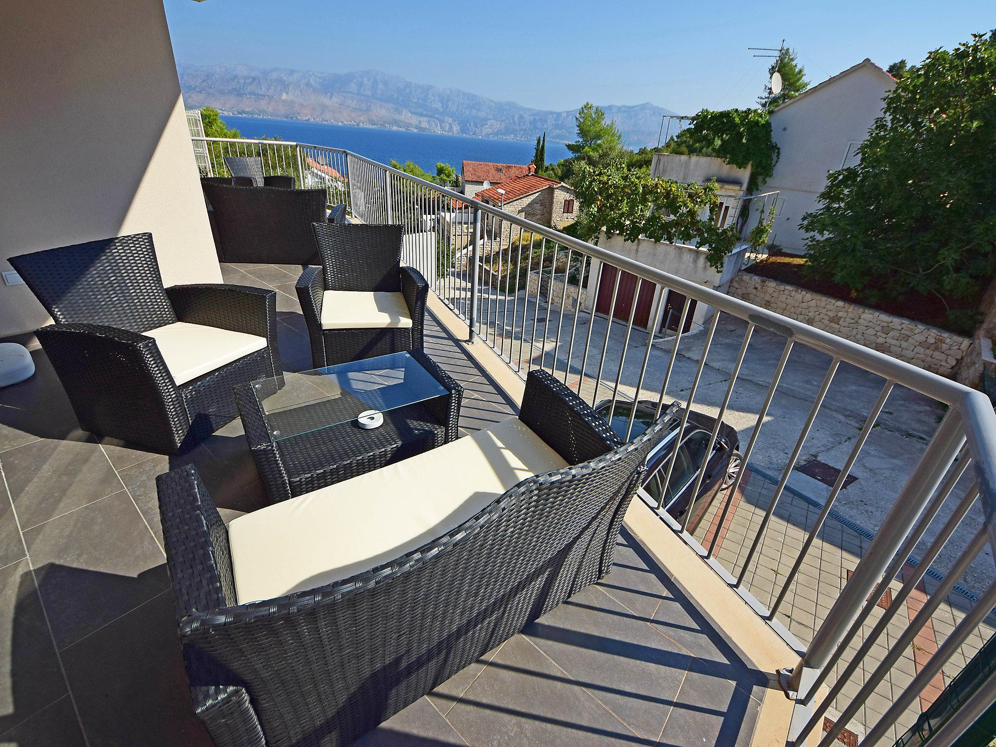 Foto 2 - Apartamento de 2 quartos em Postira com terraço e vistas do mar