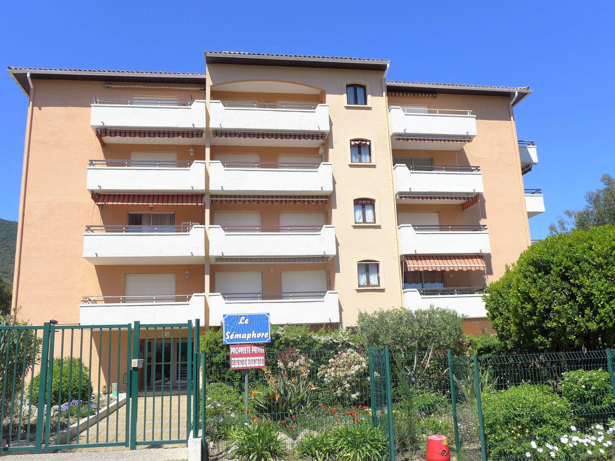 Foto 14 - Appartamento a Cavalaire-sur-Mer con terrazza e vista mare