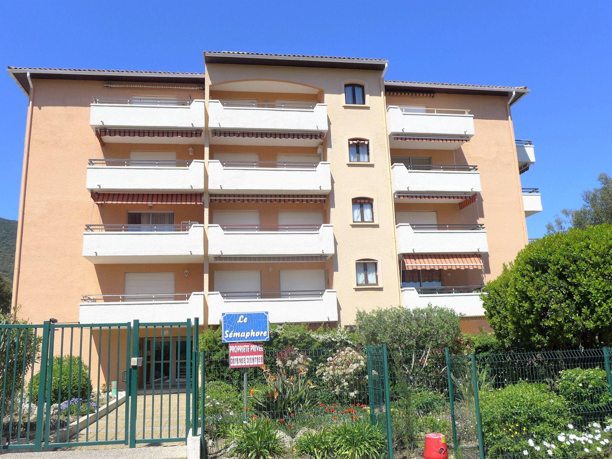 Foto 14 - Apartamento em Cavalaire-sur-Mer com terraço