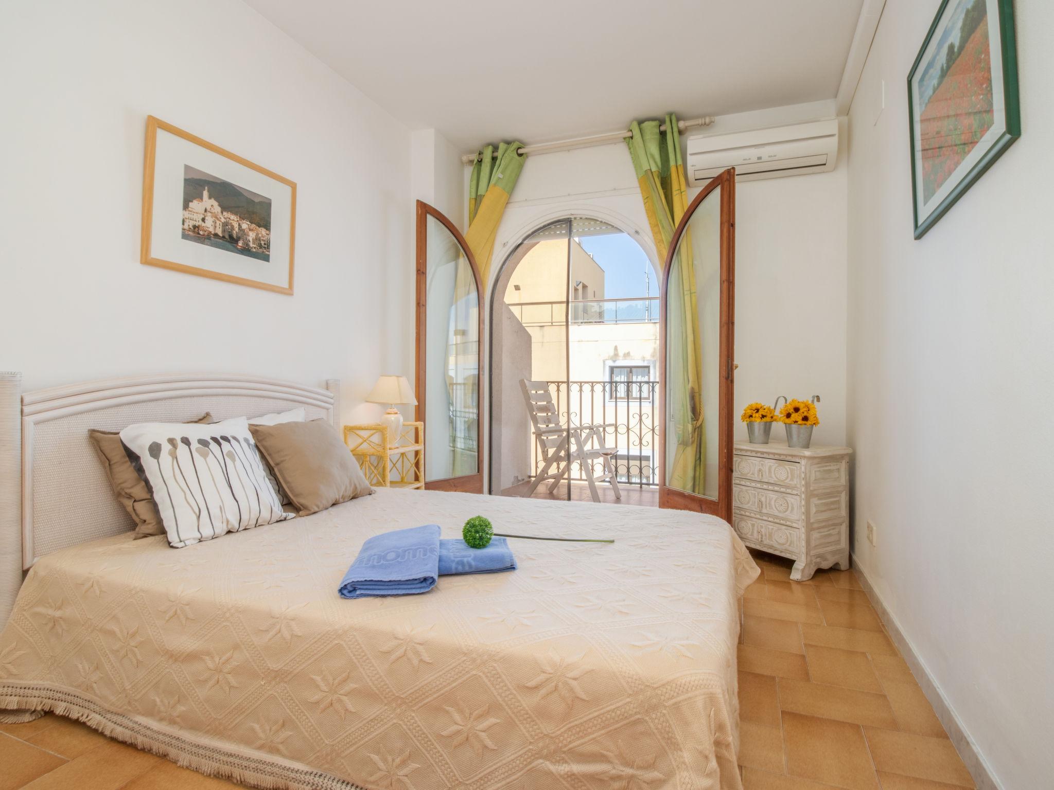 Foto 4 - Appartamento con 2 camere da letto a Castelló d'Empúries con vista mare