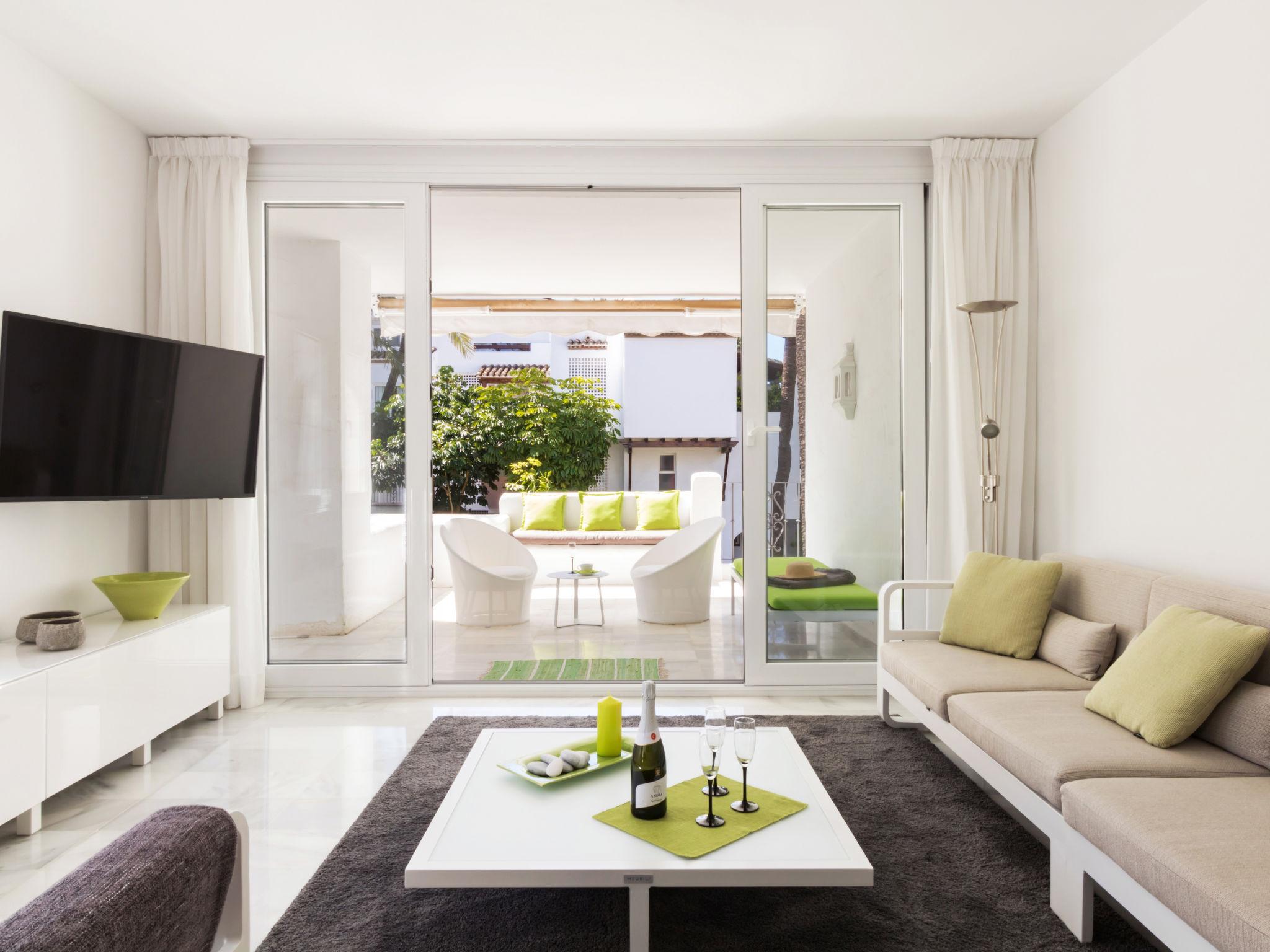 Foto 3 - Apartamento de 2 quartos em Estepona com piscina e vistas do mar
