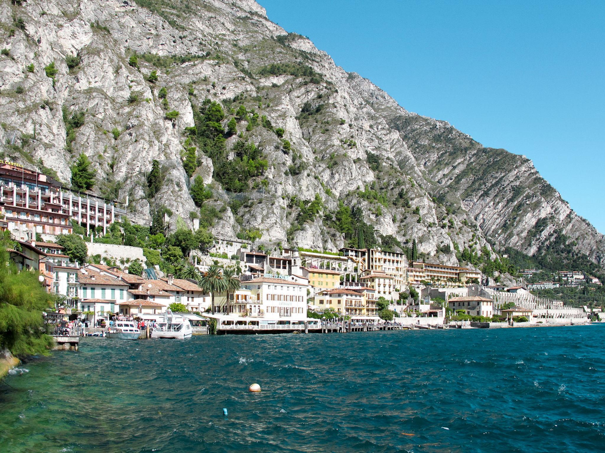 Foto 32 - Apartamento en Limone sul Garda con piscina y terraza