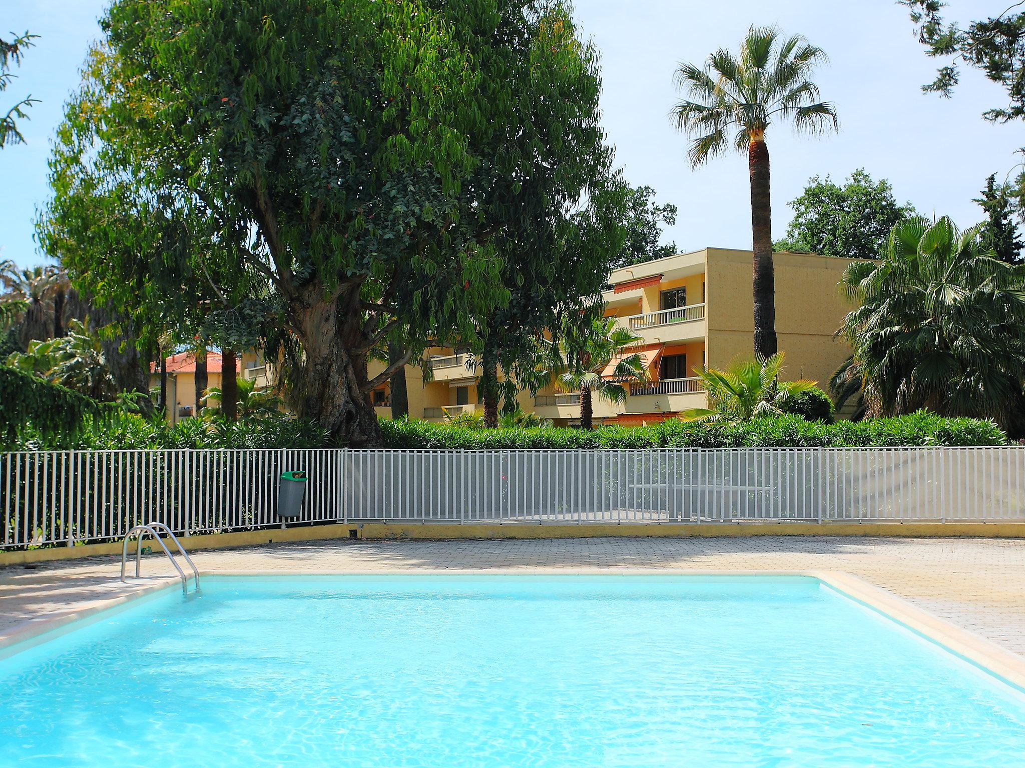 Foto 2 - Apartamento de 1 habitación en Antibes con piscina y vistas al mar