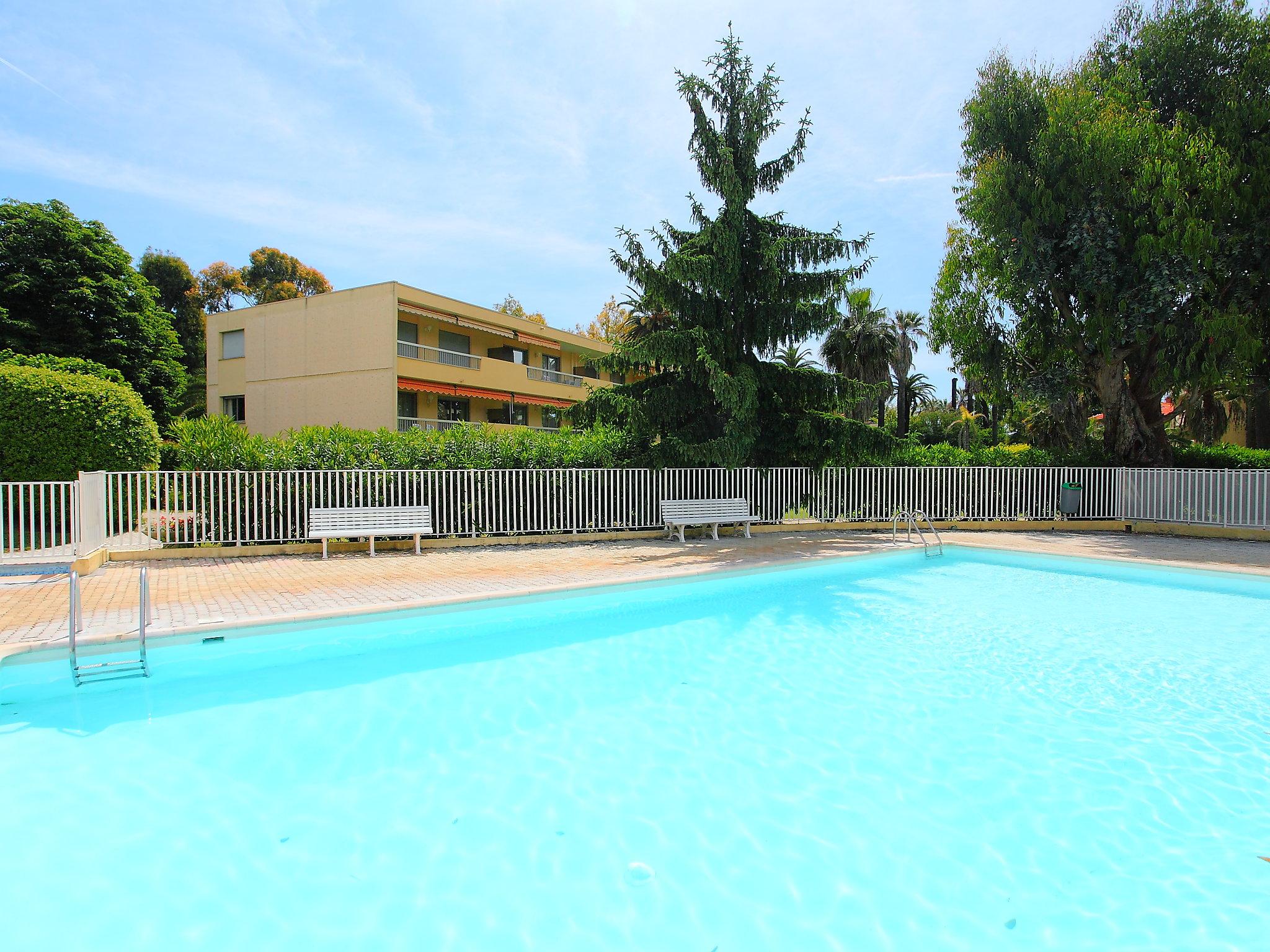 Foto 14 - Appartamento con 1 camera da letto a Antibes con piscina e vista mare