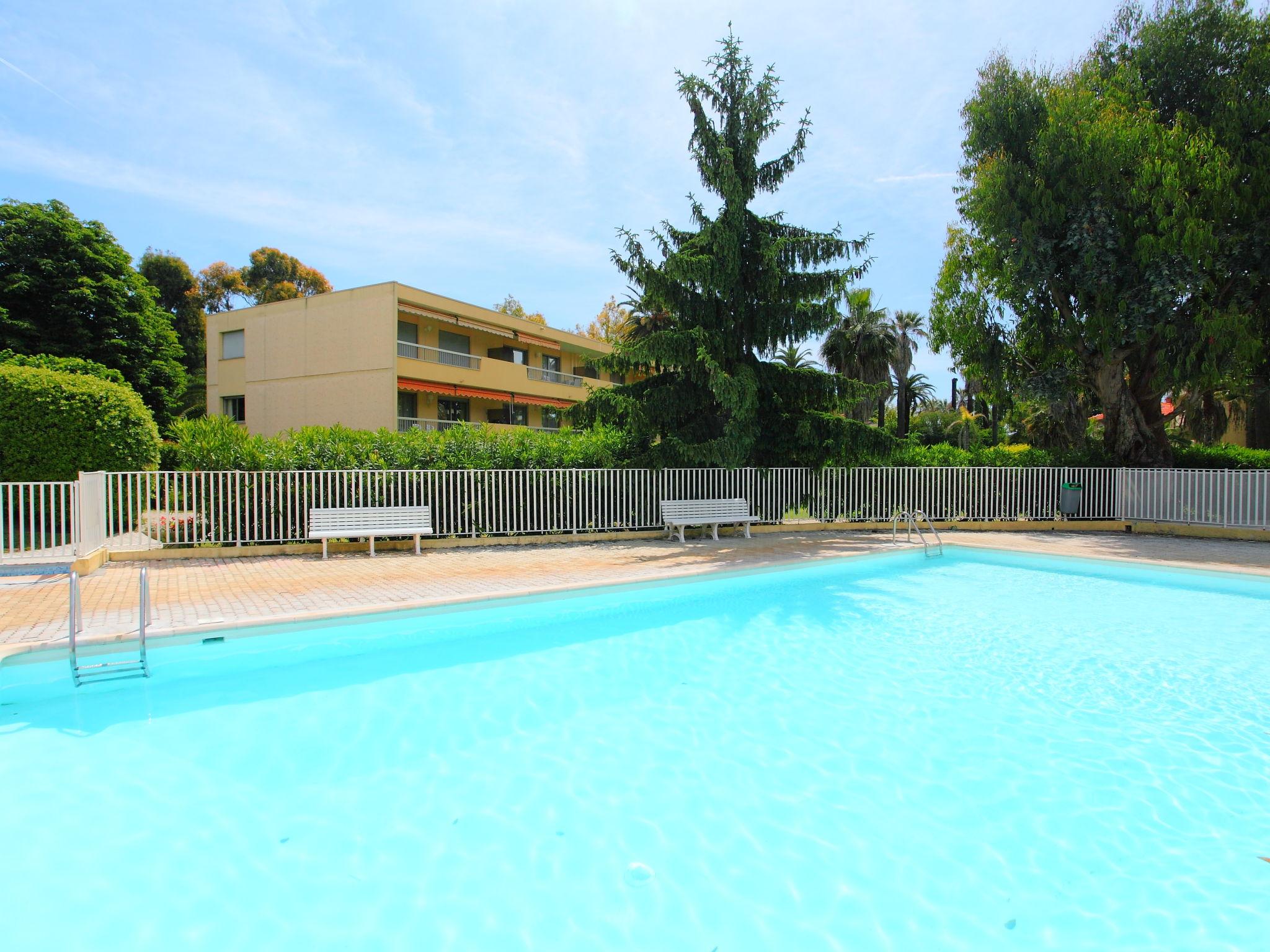 Foto 15 - Apartamento de 1 habitación en Antibes con piscina y vistas al mar