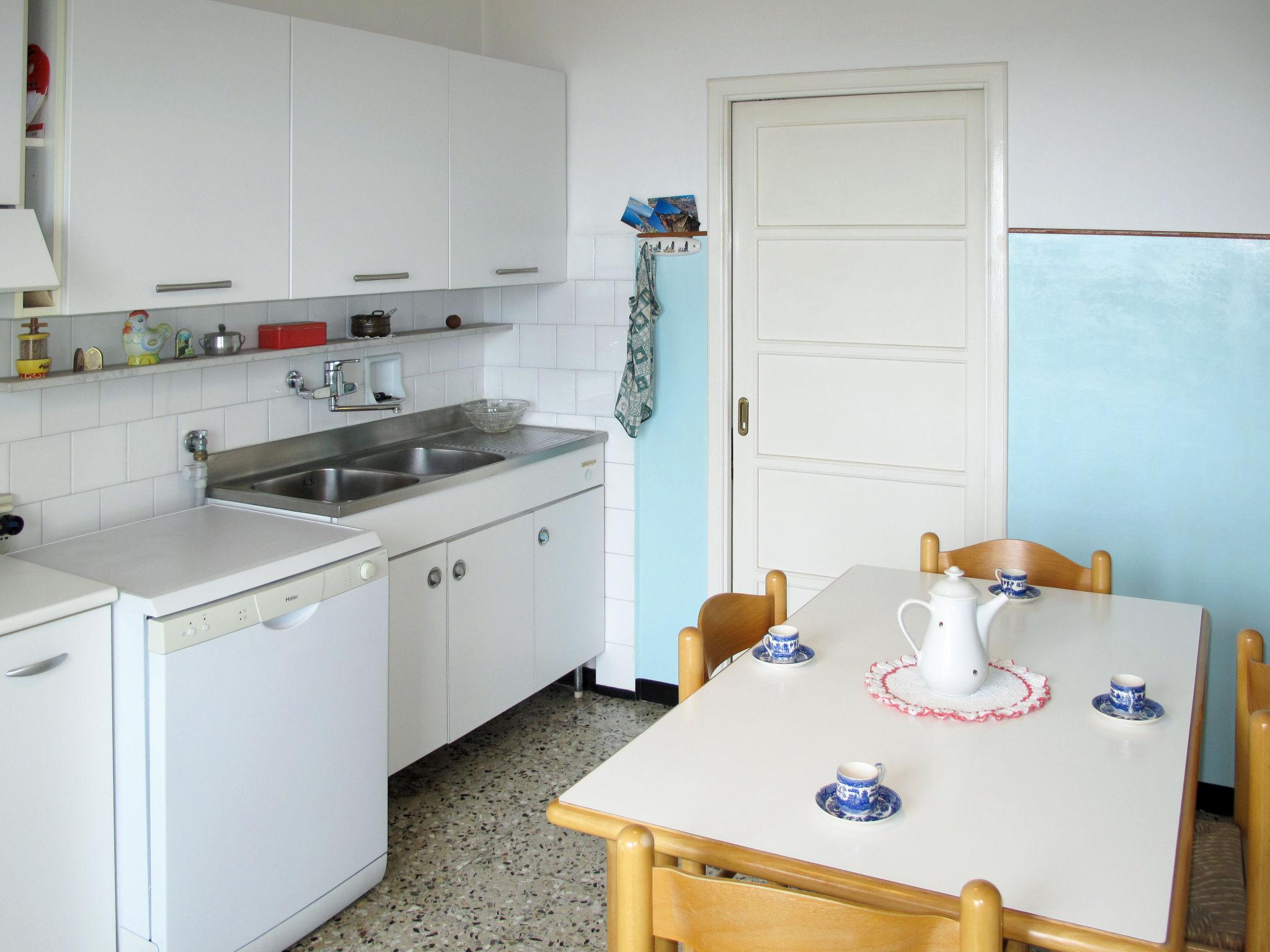 Foto 7 - Casa de 1 habitación en Pietra Ligure con jardín y vistas al mar