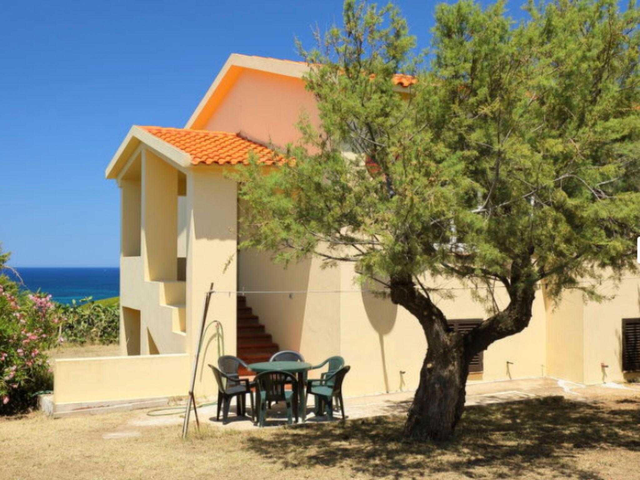 Photo 14 - Appartement de 3 chambres à Valledoria avec jardin et vues à la mer