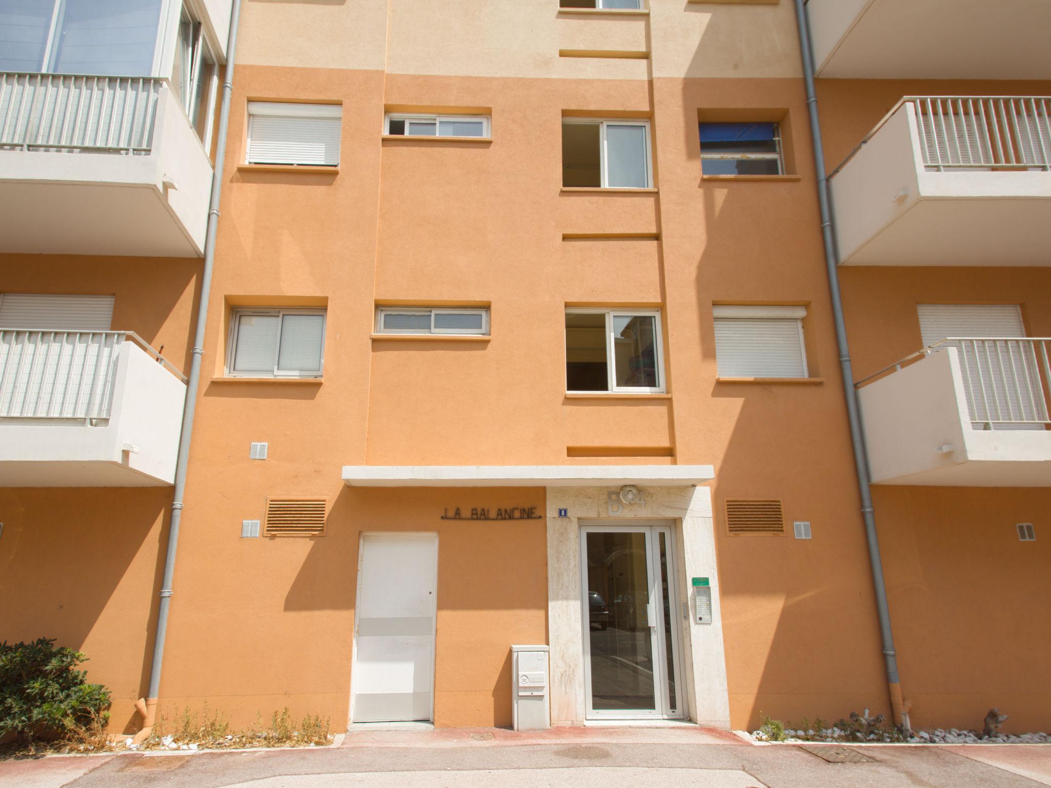 Foto 18 - Apartamento de 2 quartos em Hyères com vistas do mar