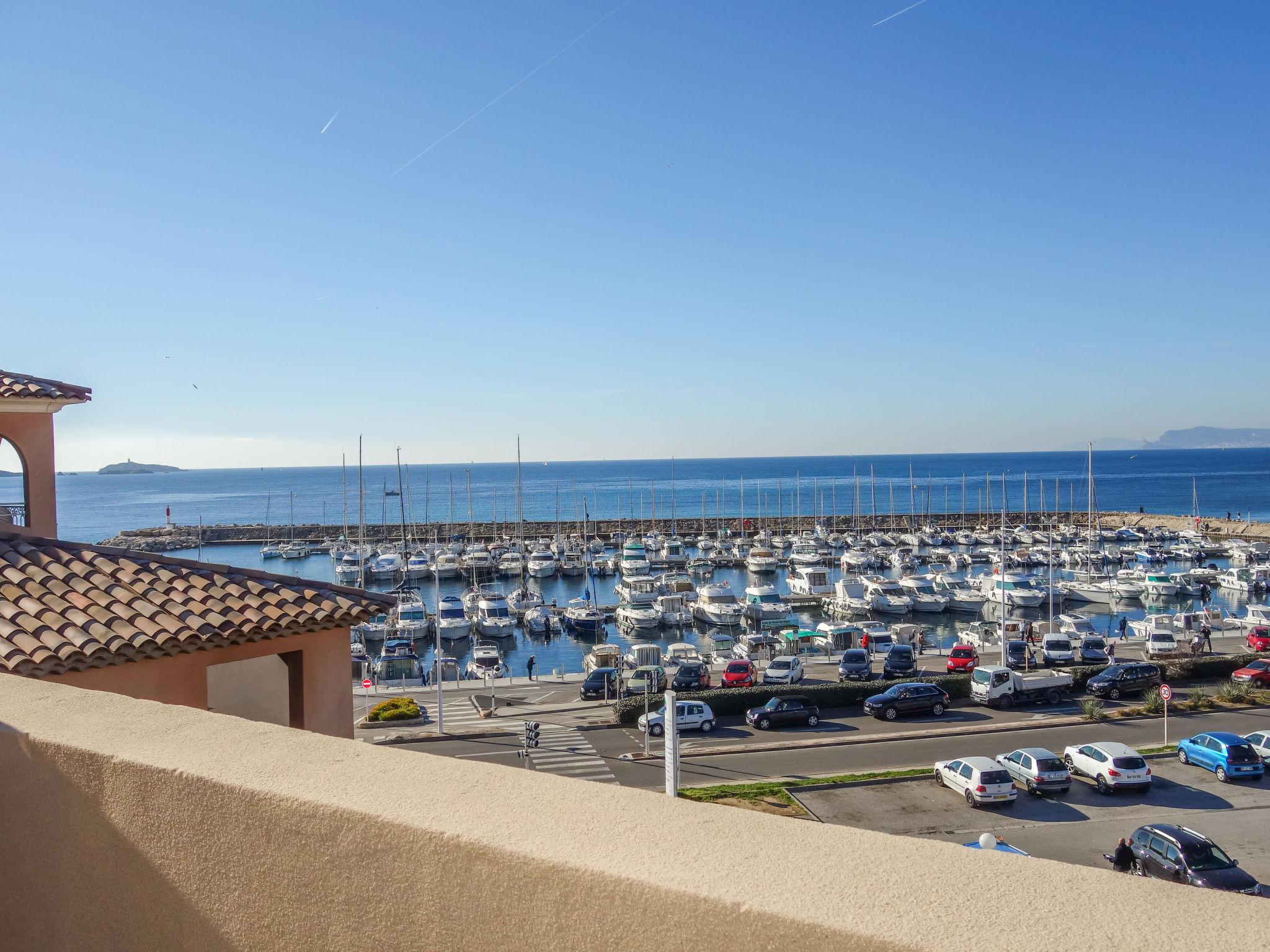 Photo 16 - 2 bedroom Apartment in Six-Fours-les-Plages with swimming pool and sea view