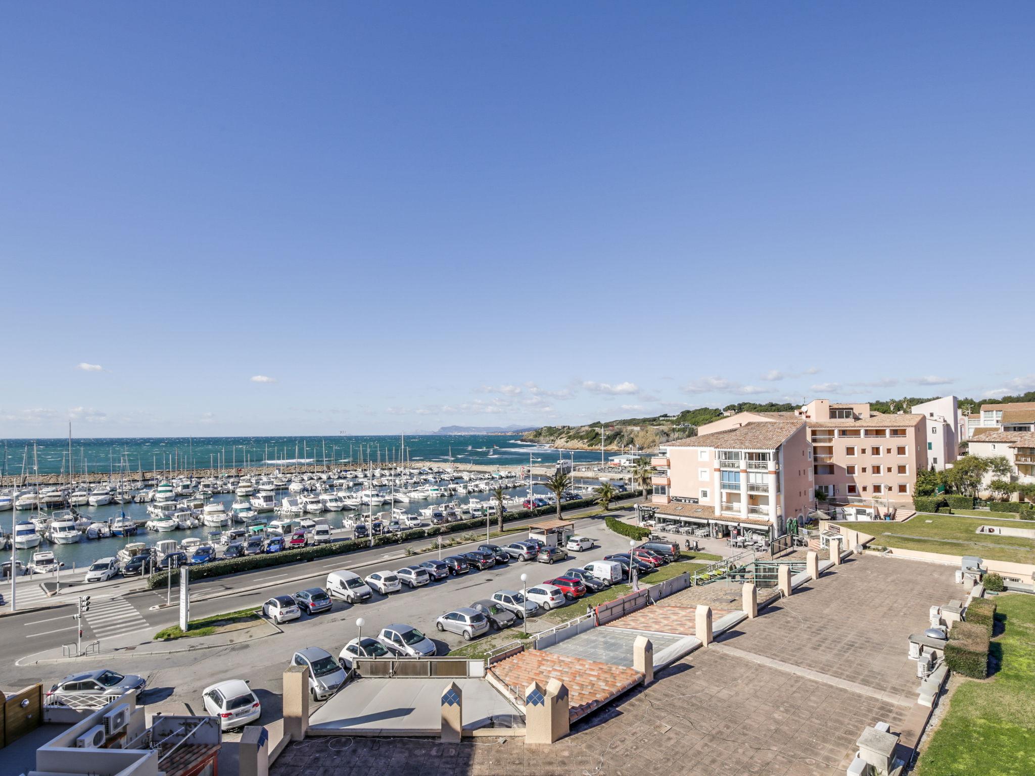 Foto 17 - Apartment mit 2 Schlafzimmern in Six-Fours-les-Plages mit schwimmbad und blick aufs meer