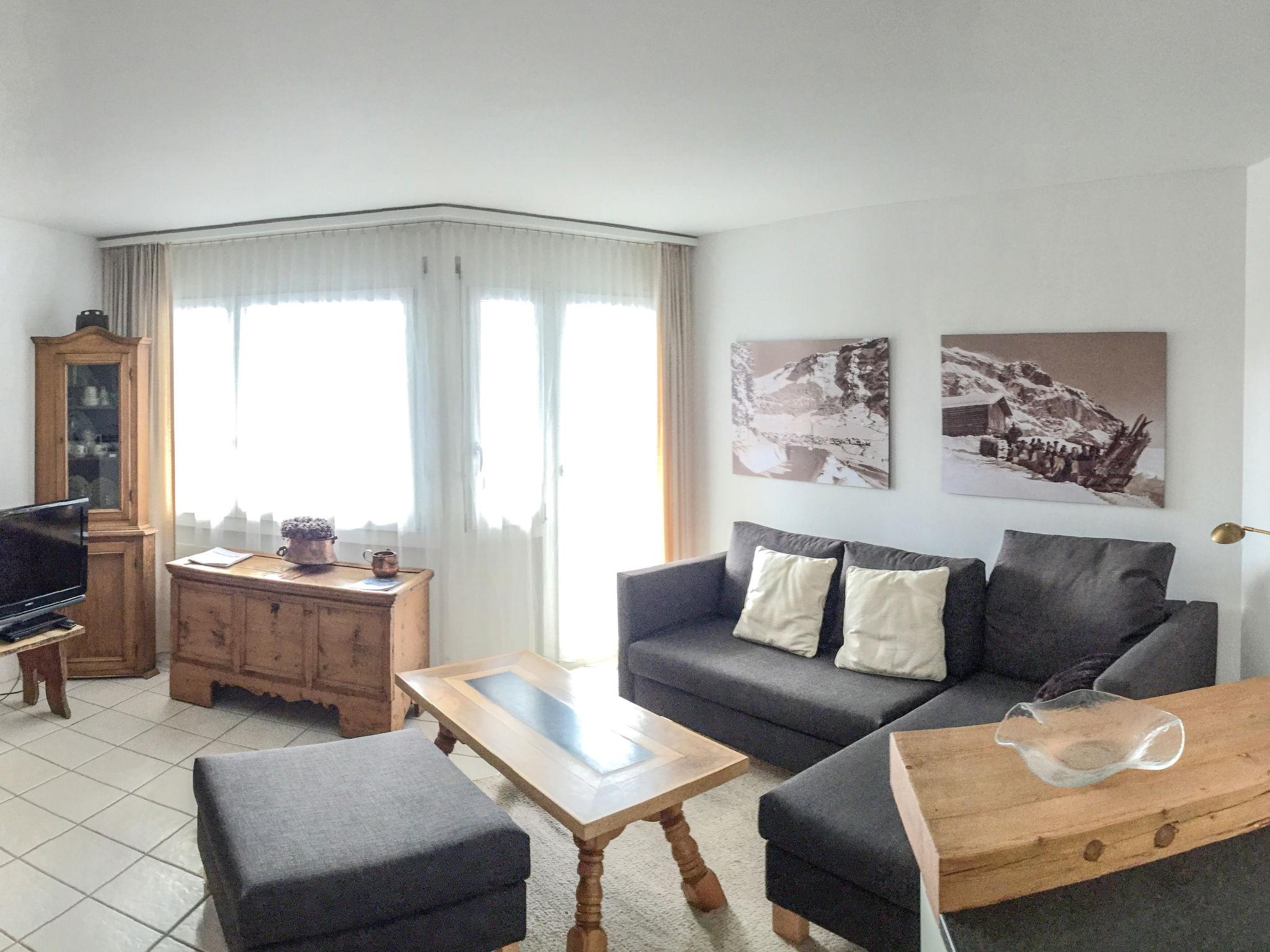 Foto 2 - Apartamento de 1 habitación en Flims con vistas a la montaña