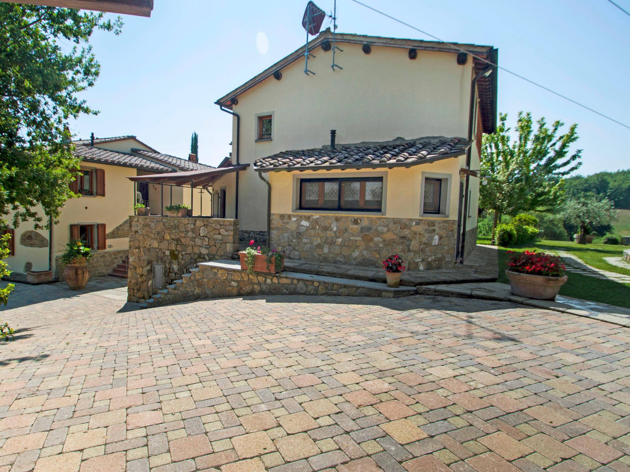 Foto 1 - Apartamento de 2 quartos em Bucine com piscina e terraço