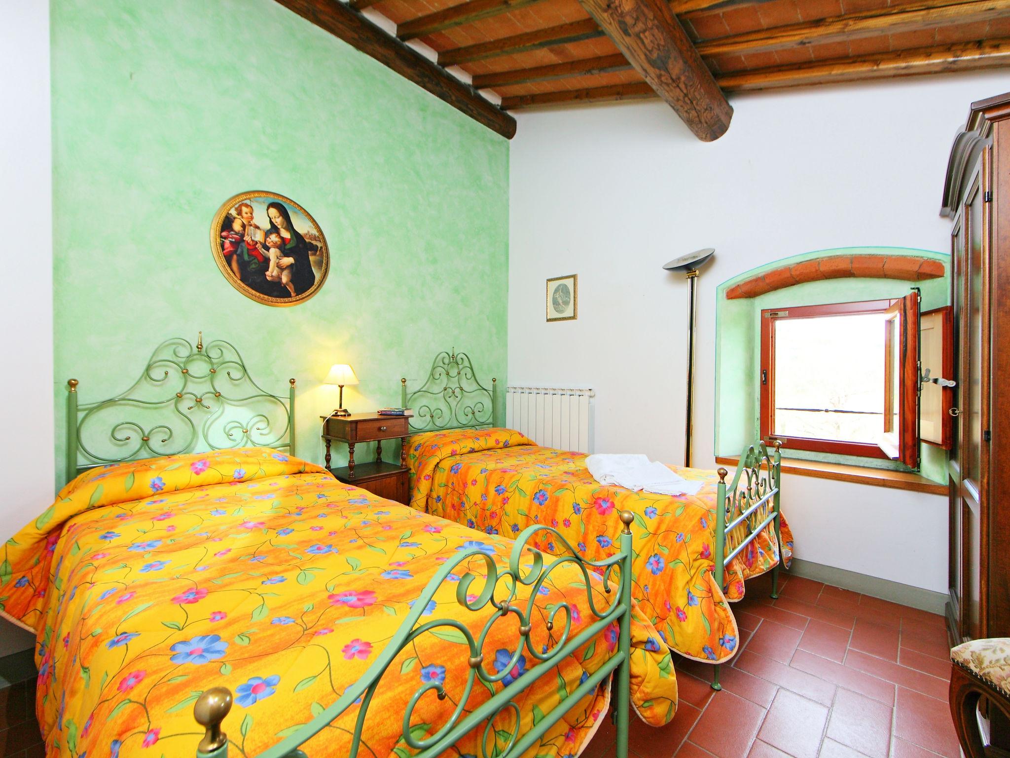 Foto 14 - Apartment mit 2 Schlafzimmern in Bucine mit schwimmbad und terrasse