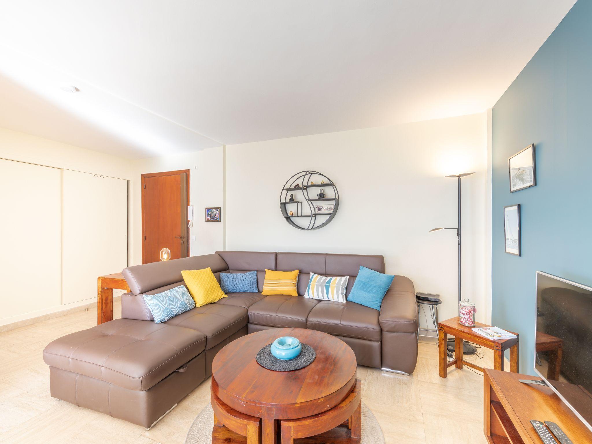 Foto 6 - Apartment mit 1 Schlafzimmer in Sainte-Maxime mit terrasse und blick aufs meer
