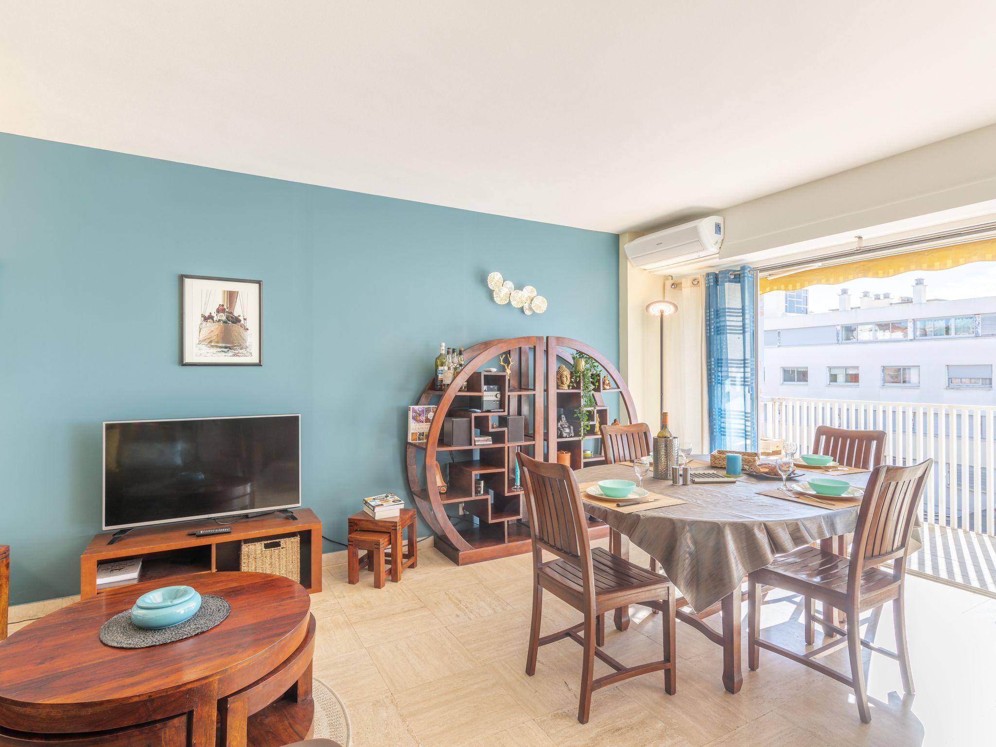 Foto 2 - Apartamento de 1 habitación en Sainte-Maxime con terraza y vistas al mar