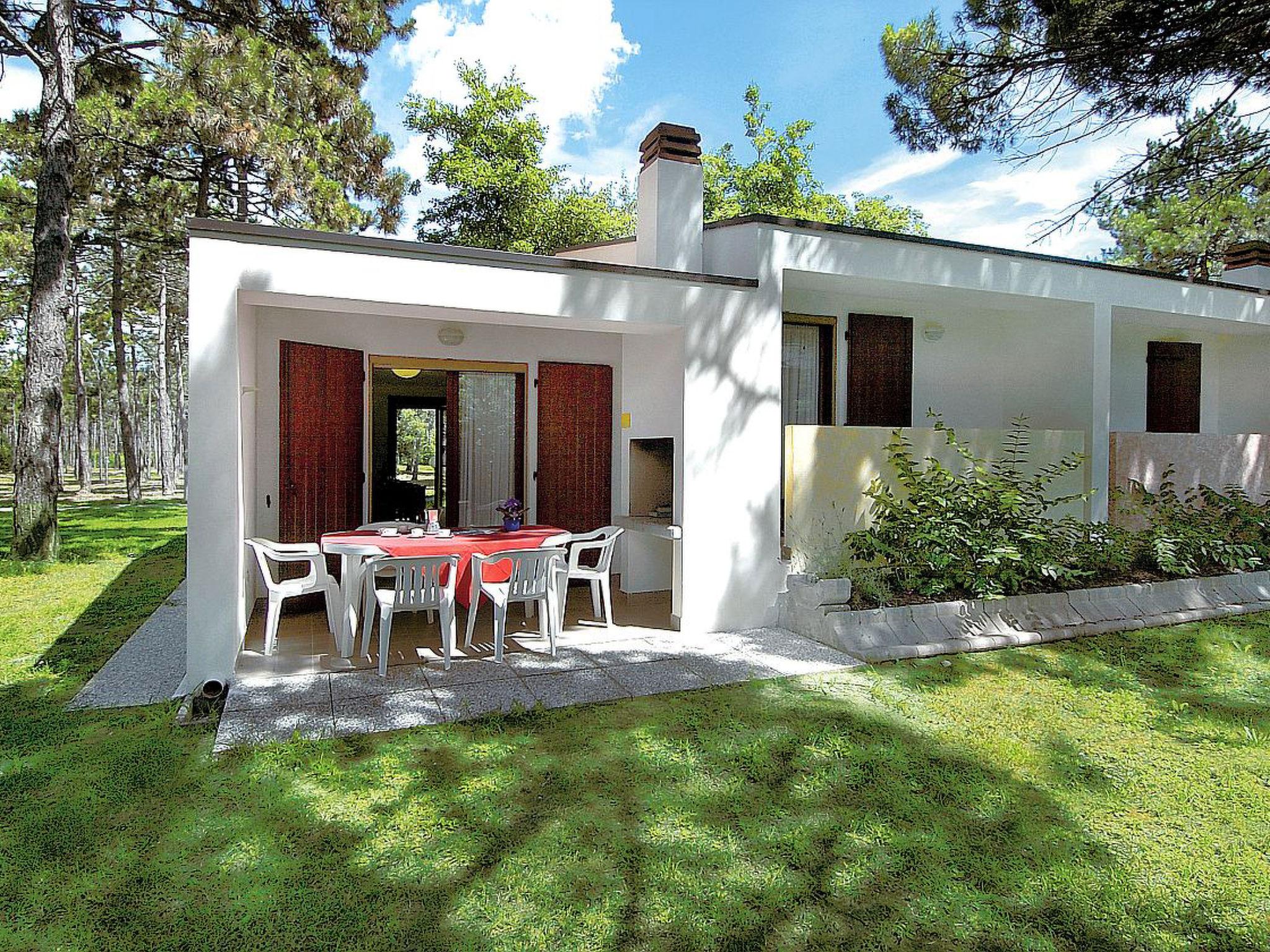 Foto 1 - Casa de 2 habitaciones en San Michele al Tagliamento con piscina y jardín