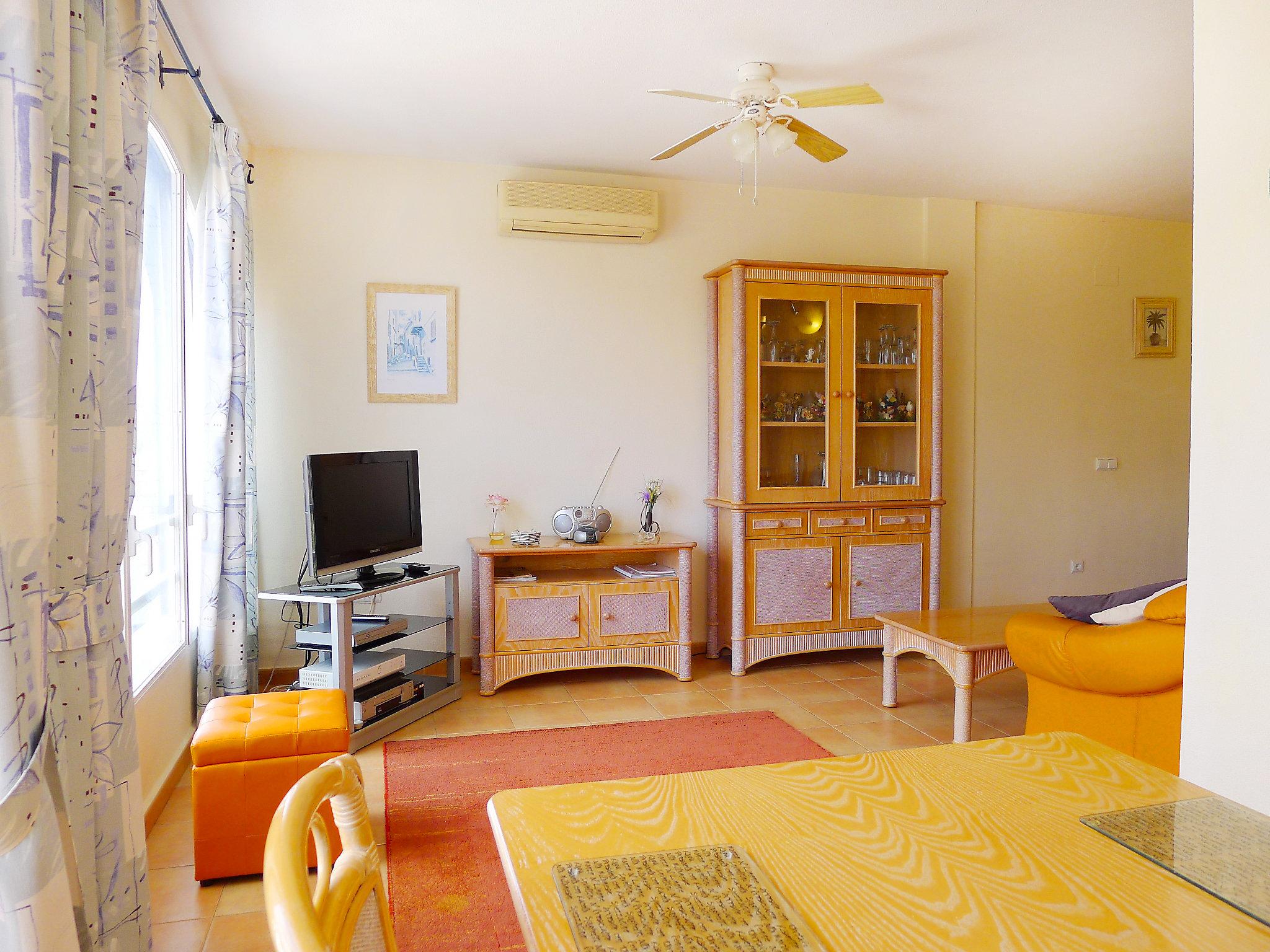 Photo 4 - 2 bedroom Apartment in Calp with swimming pool and garden