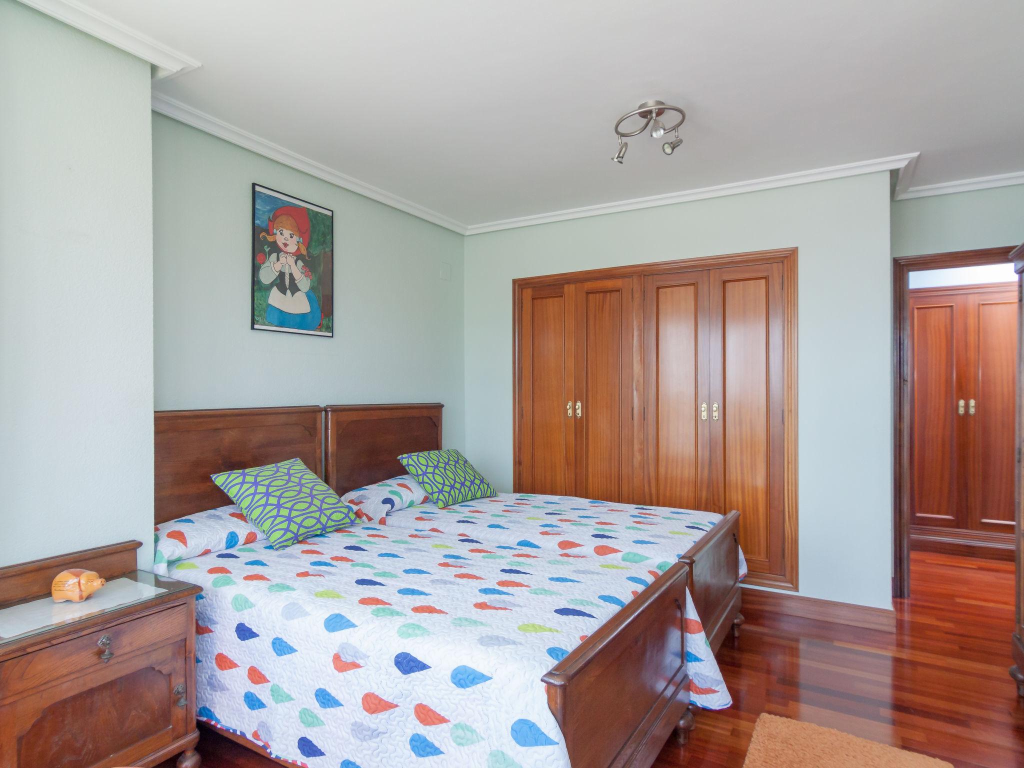 Foto 18 - Appartamento con 2 camere da letto a Castro-Urdiales con piscina e vista mare