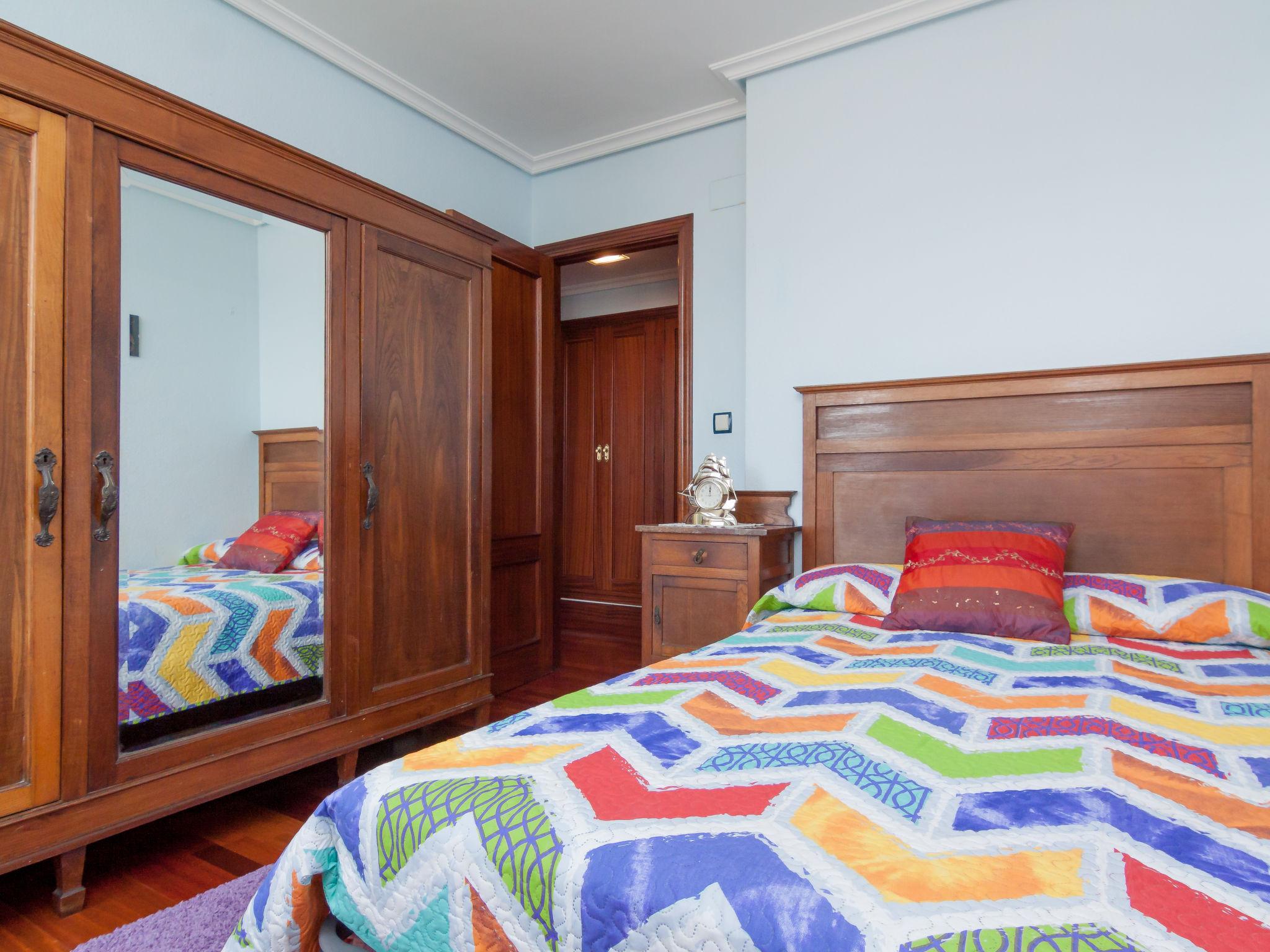 Foto 20 - Appartamento con 2 camere da letto a Castro-Urdiales con piscina e vista mare