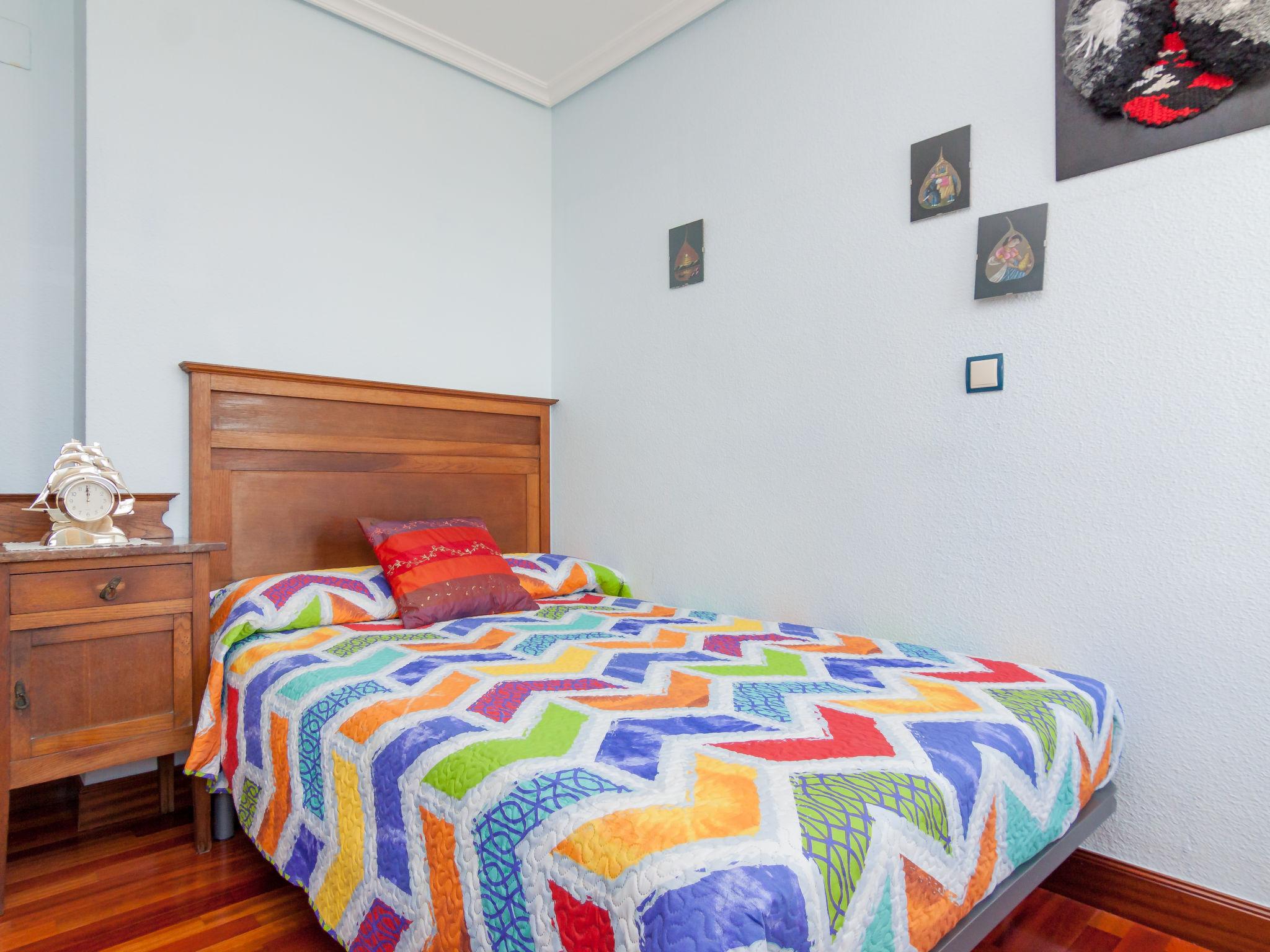 Foto 19 - Apartamento de 2 habitaciones en Castro-Urdiales con piscina y vistas al mar