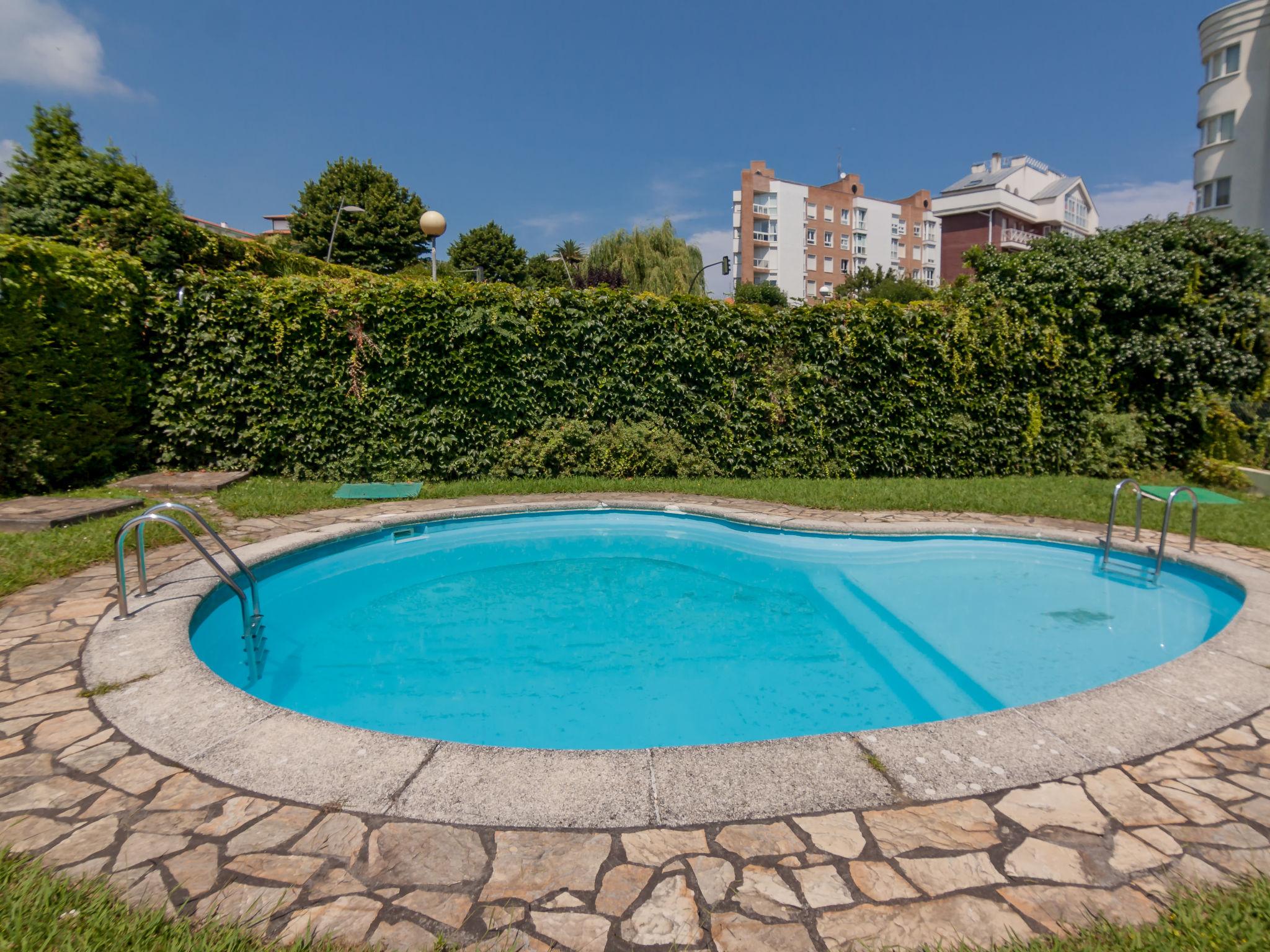 Foto 5 - Appartamento con 2 camere da letto a Castro-Urdiales con piscina e vista mare