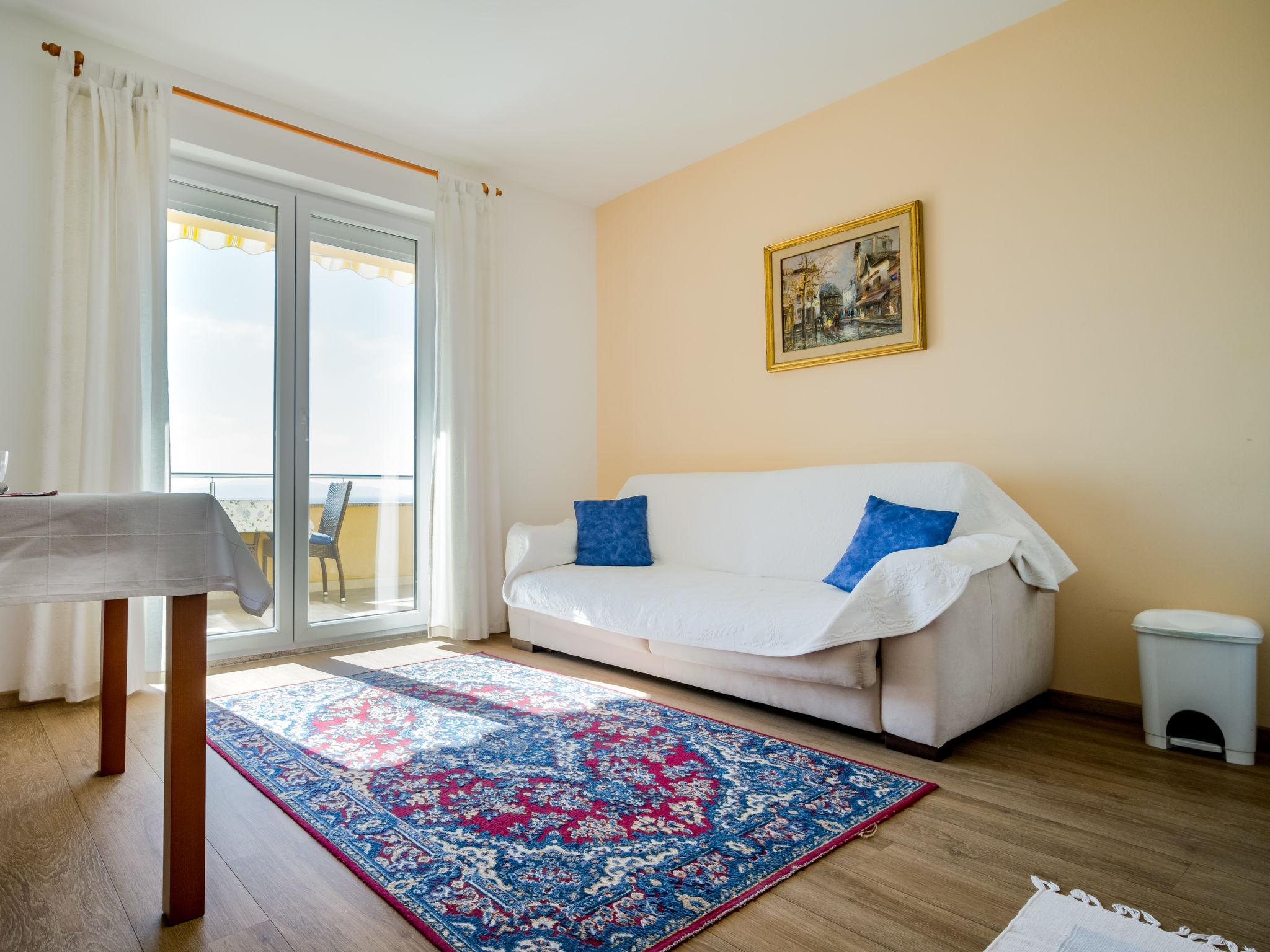 Foto 4 - Appartamento con 1 camera da letto a Opatija con giardino e vista mare