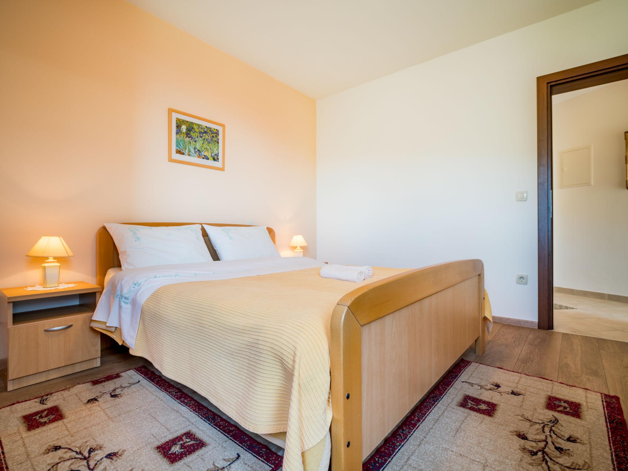 Foto 7 - Appartamento con 1 camera da letto a Opatija con giardino e vista mare