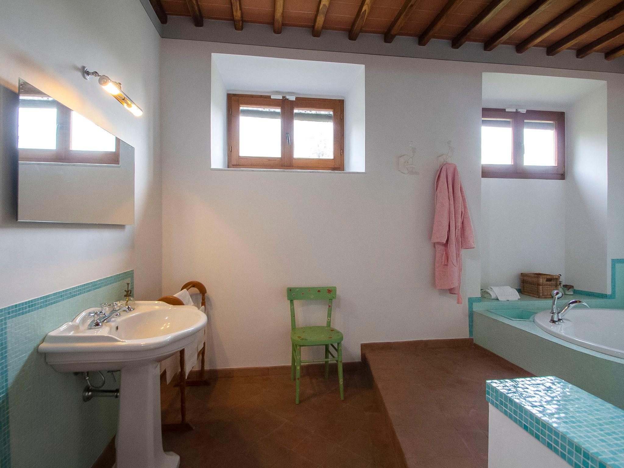 Foto 17 - Apartment mit 2 Schlafzimmern in San Giovanni Valdarno mit schwimmbad