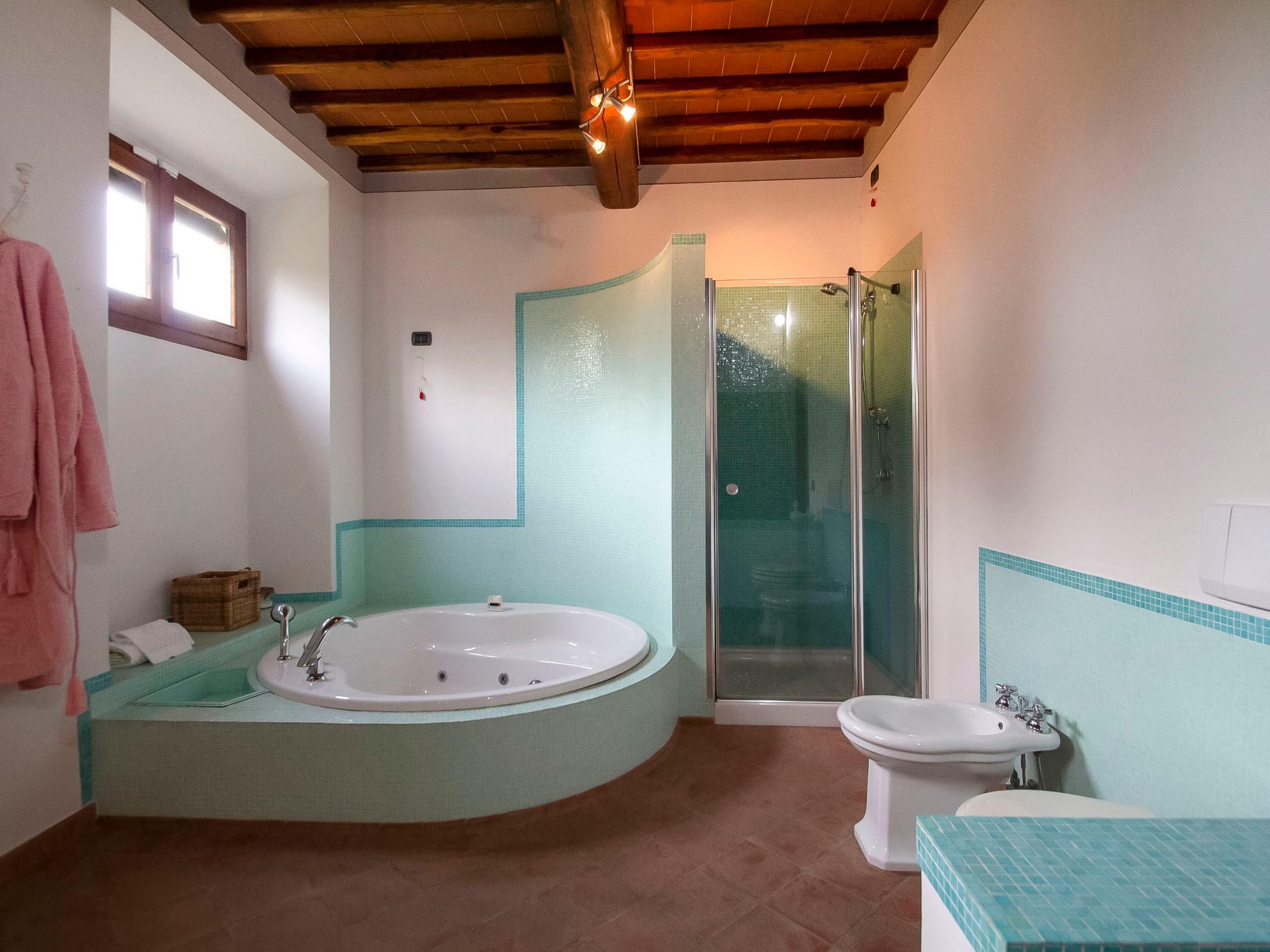 Foto 18 - Appartamento con 2 camere da letto a San Giovanni Valdarno con piscina