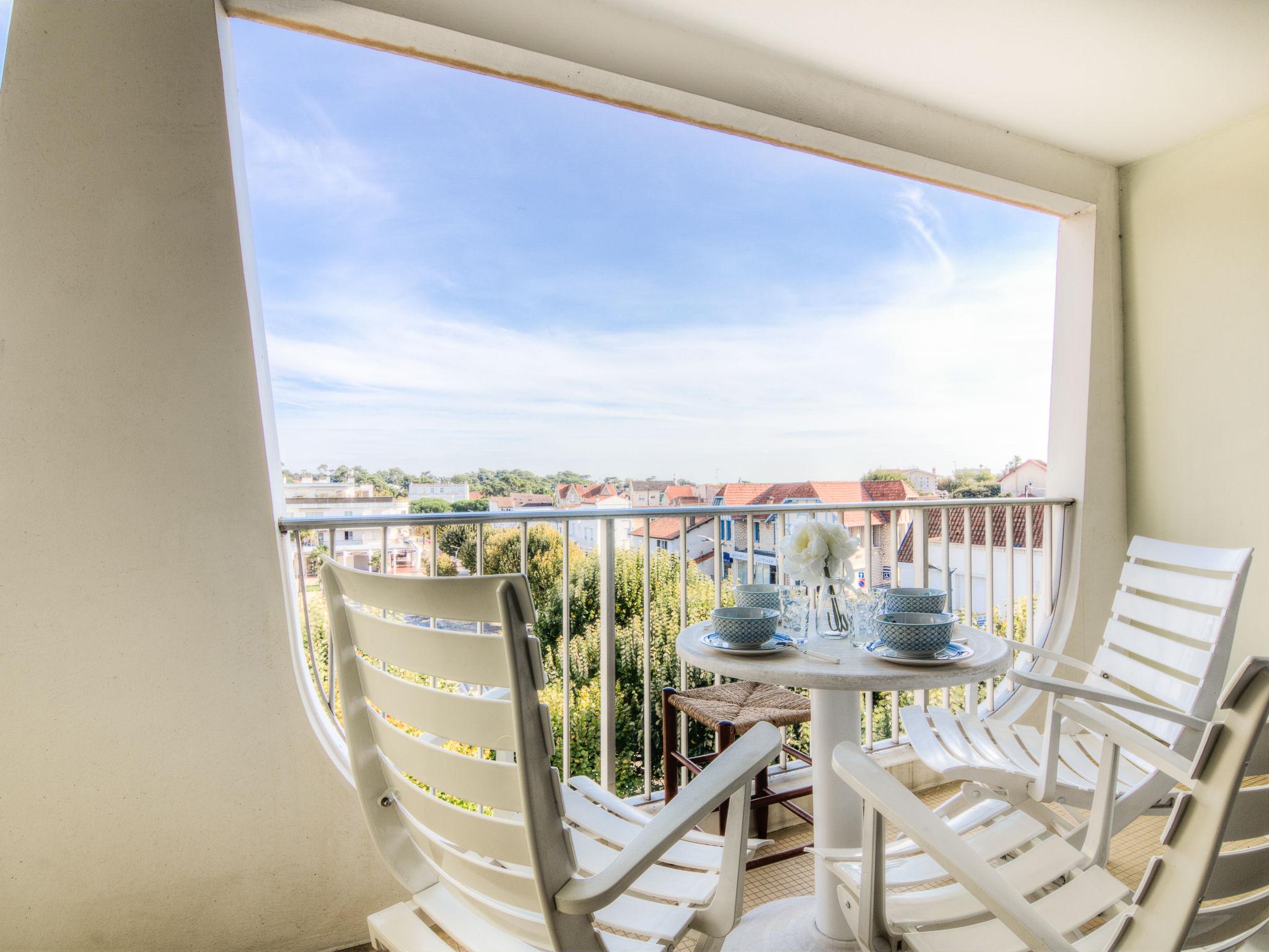 Foto 2 - Apartamento de 1 habitación en Saint-Palais-sur-Mer con terraza y vistas al mar