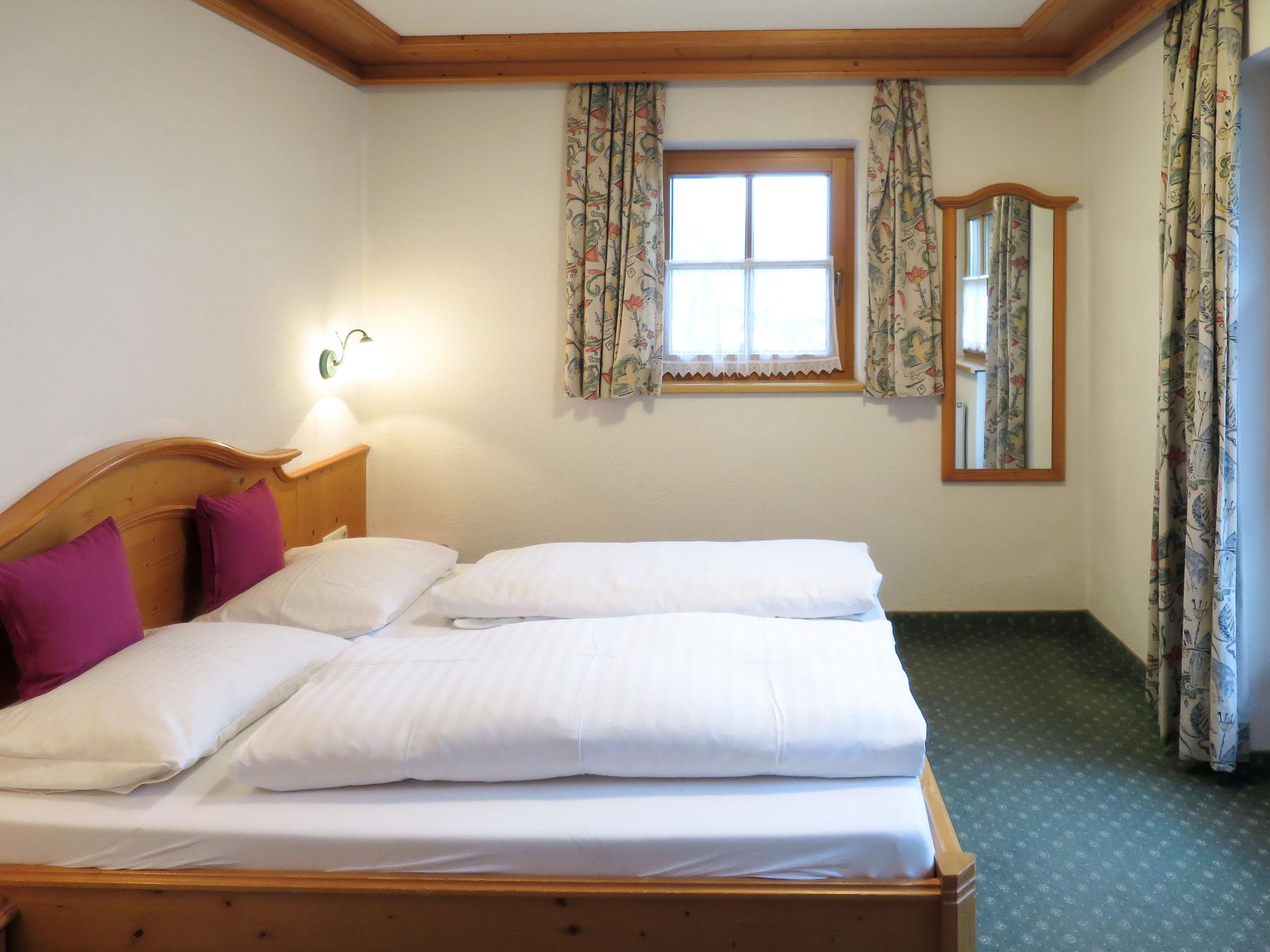 Foto 5 - Appartamento con 1 camera da letto a Mayrhofen con terrazza e vista sulle montagne