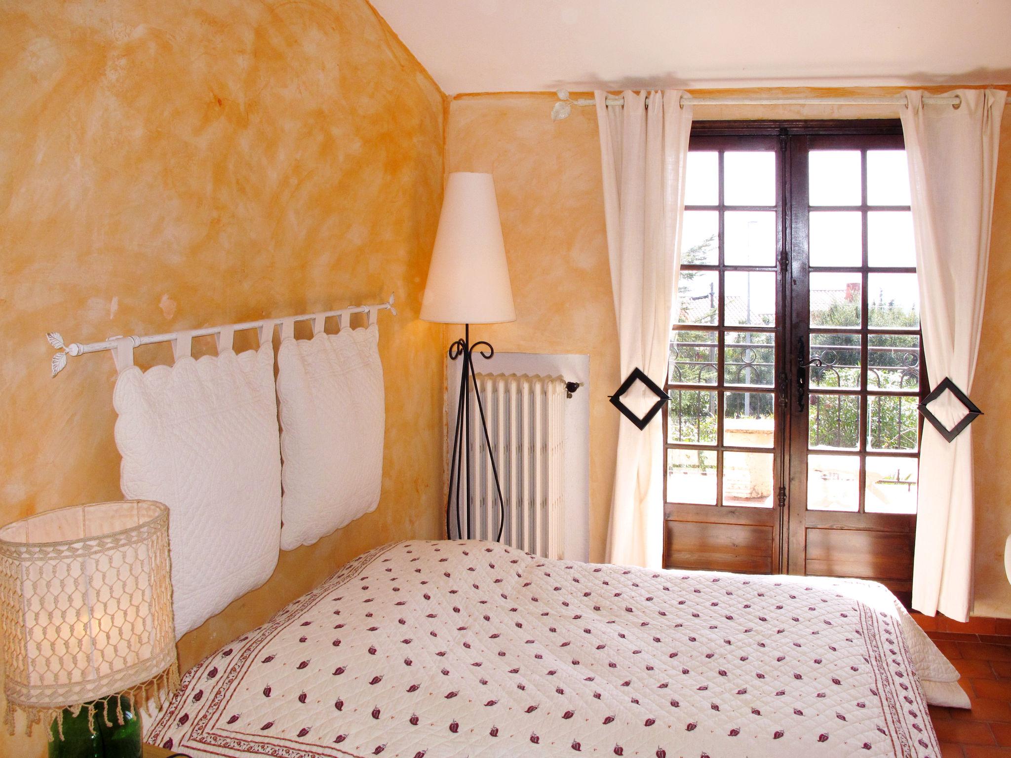 Photo 4 - 3 bedroom House in Roquebrune-sur-Argens with private pool and garden