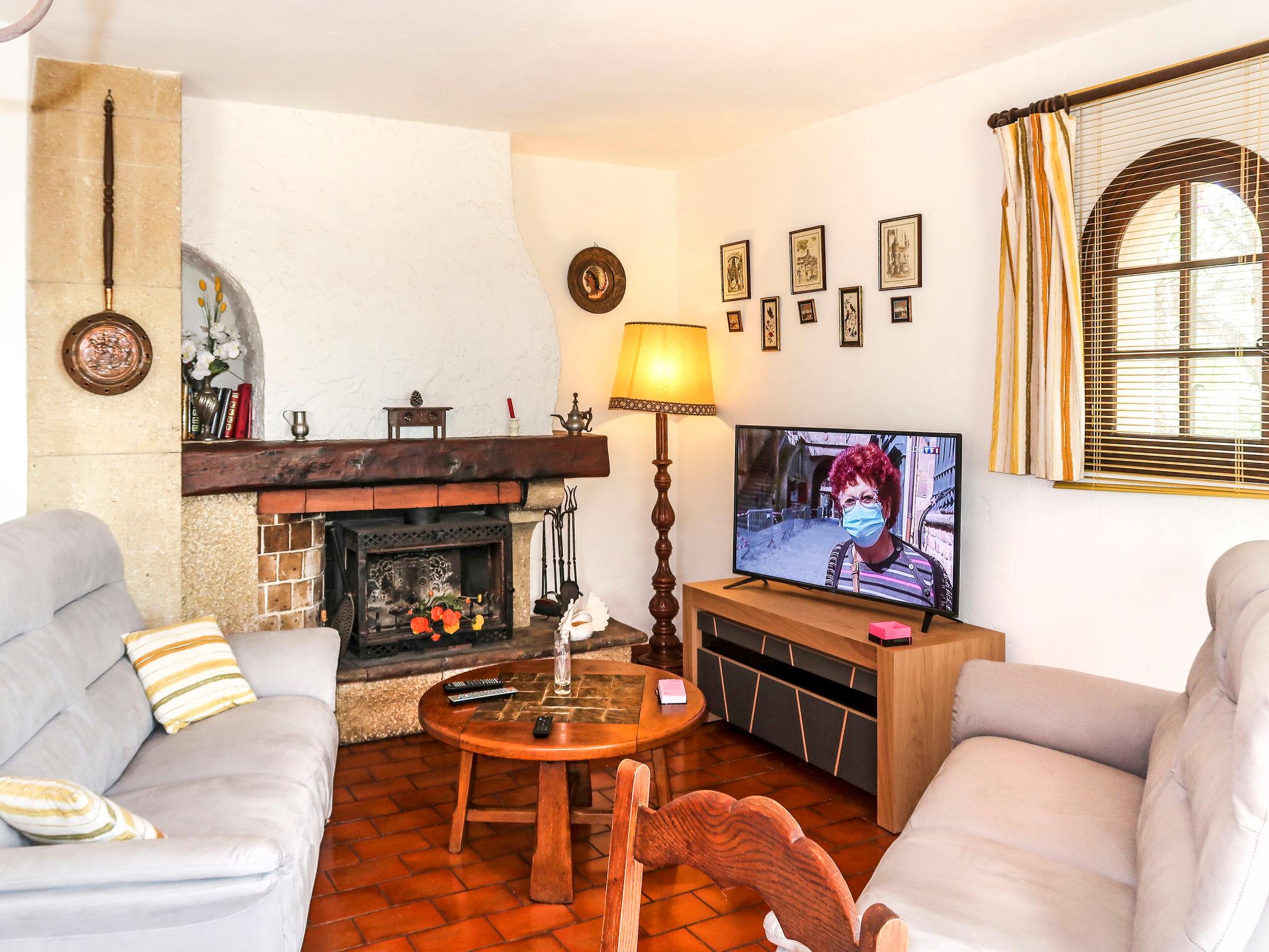 Photo 6 - Maison de 3 chambres à Roquebrune-sur-Argens avec piscine privée et jardin