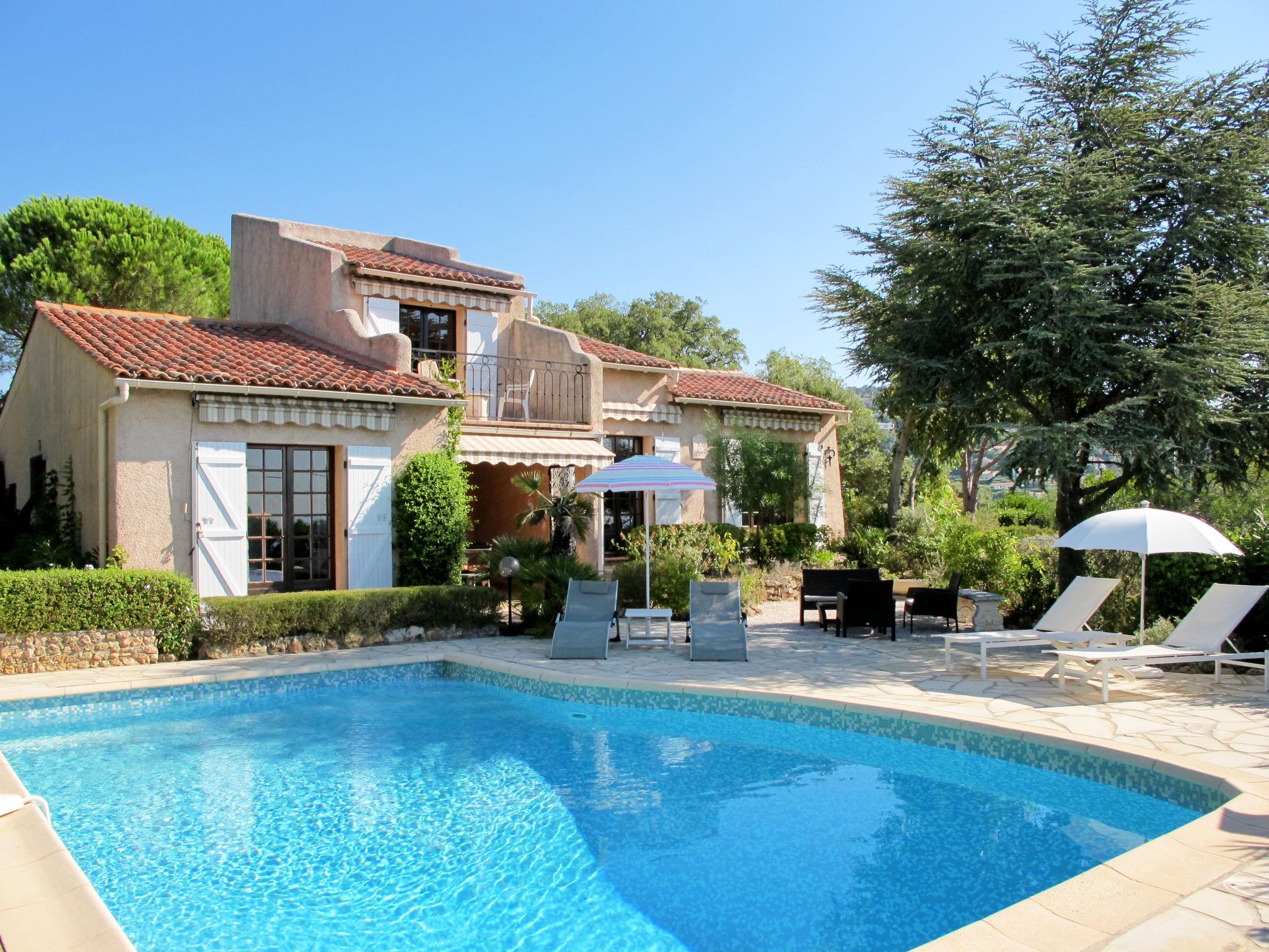 Foto 1 - Haus mit 3 Schlafzimmern in Roquebrune-sur-Argens mit privater pool und blick aufs meer