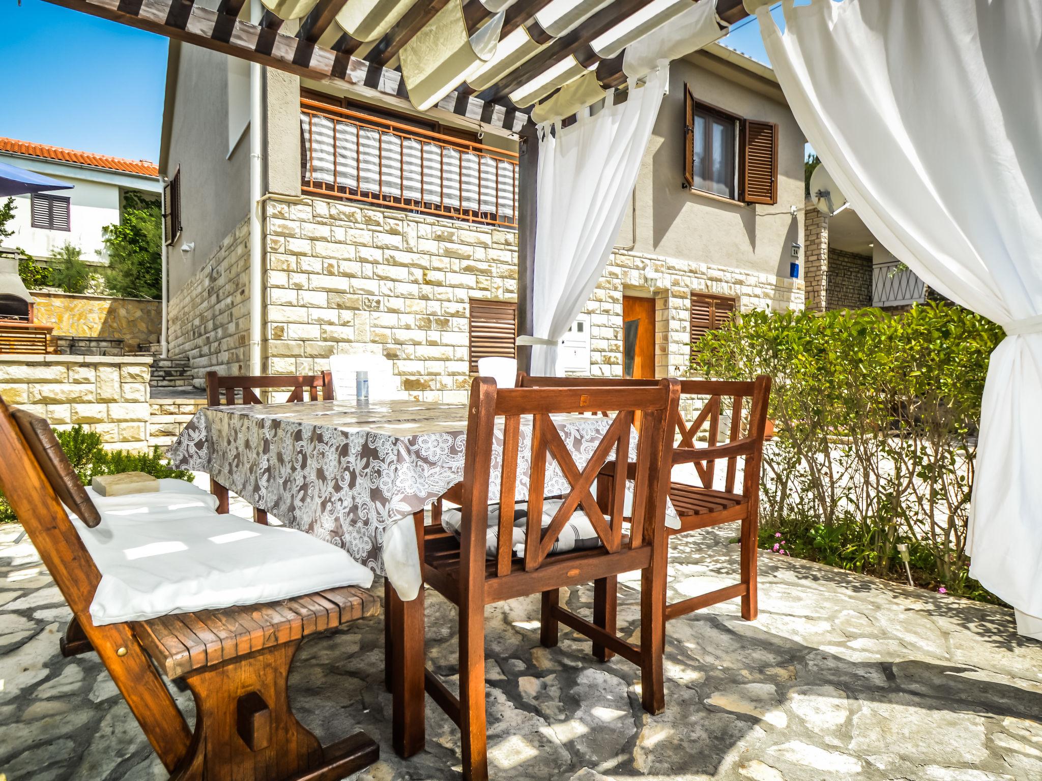 Photo 12 - Maison de 3 chambres à Jasenice avec terrasse