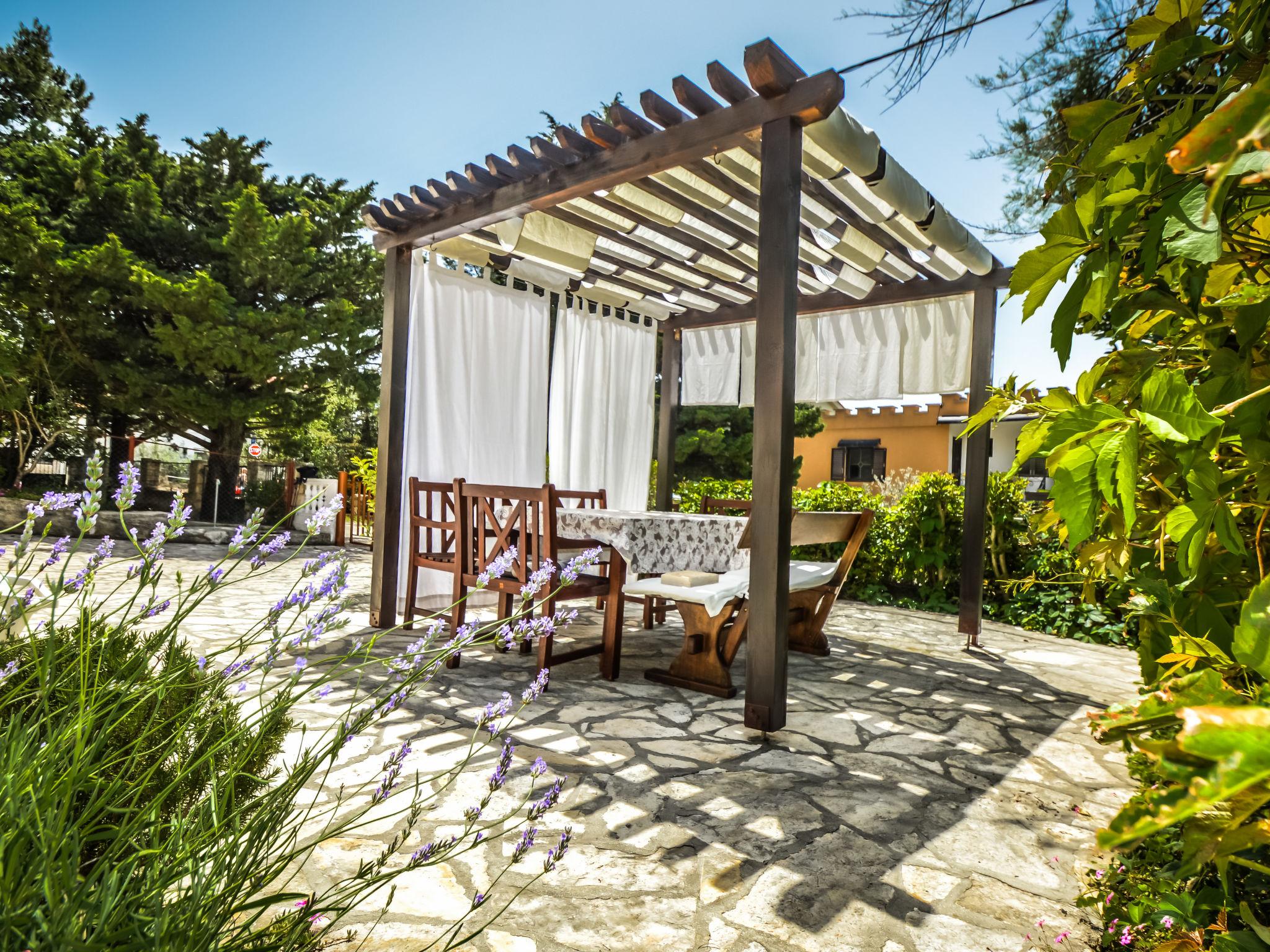 Photo 27 - Maison de 3 chambres à Jasenice avec terrasse et vues à la mer