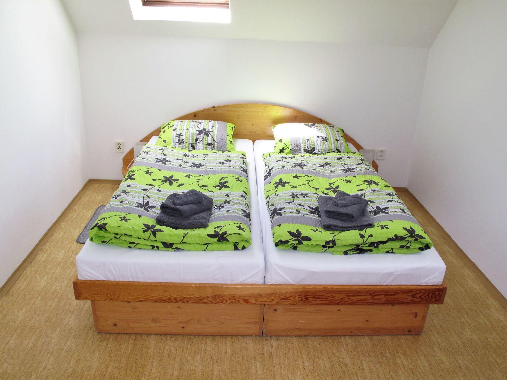 Foto 18 - Casa con 3 camere da letto a Stárkov con piscina e giardino
